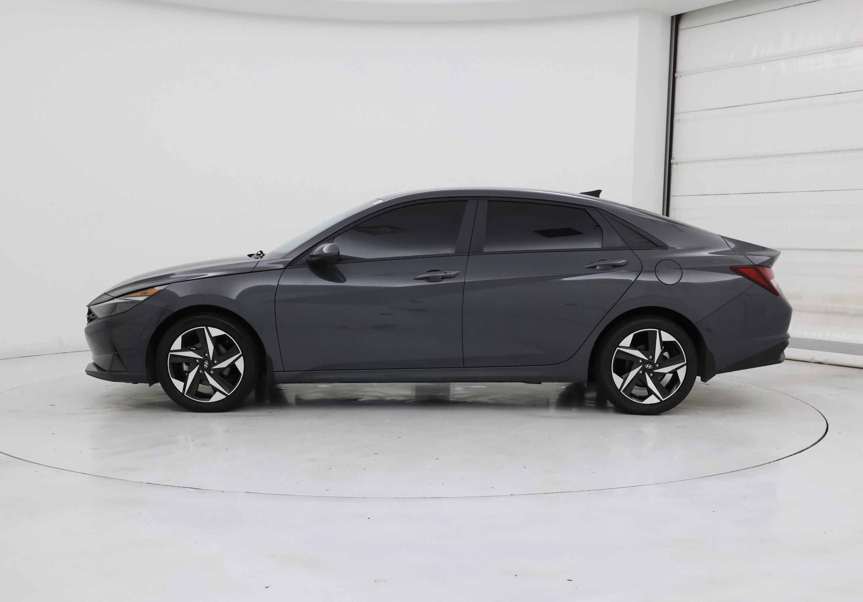 Thumbnail: 2023 Hyundai Elantra - 3