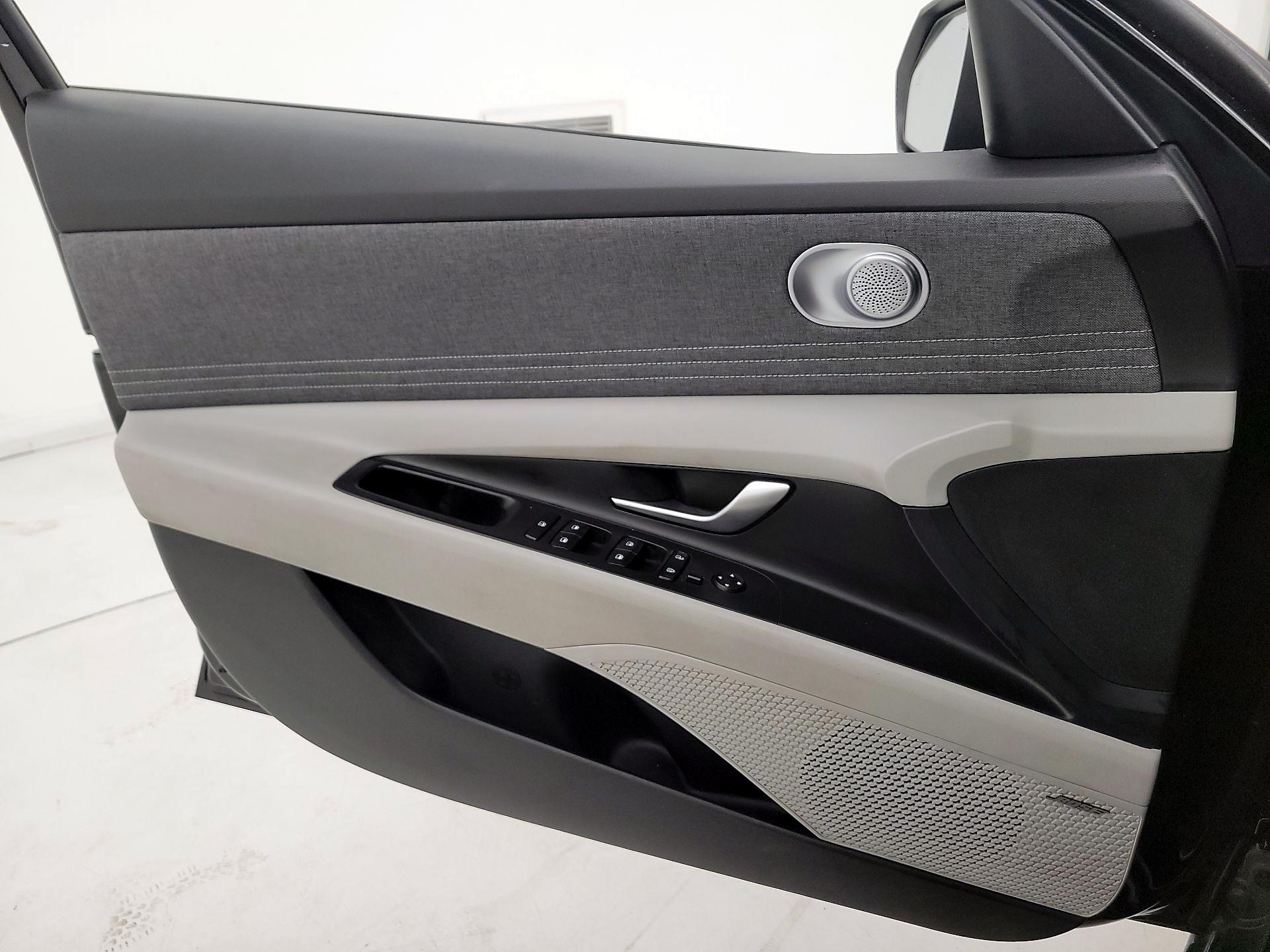 Thumbnail: 2023 Hyundai Elantra - 10