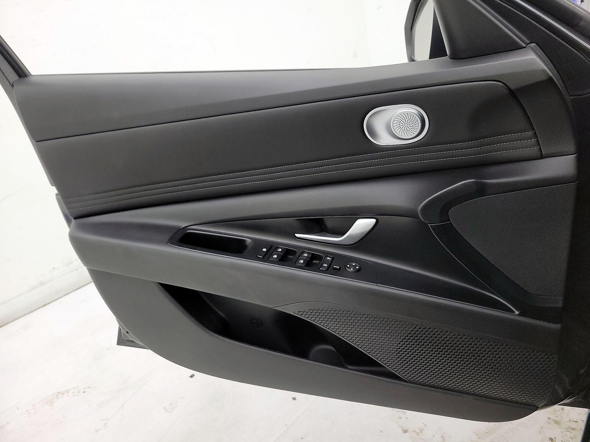 Thumbnail: 2023 Hyundai Elantra - 12