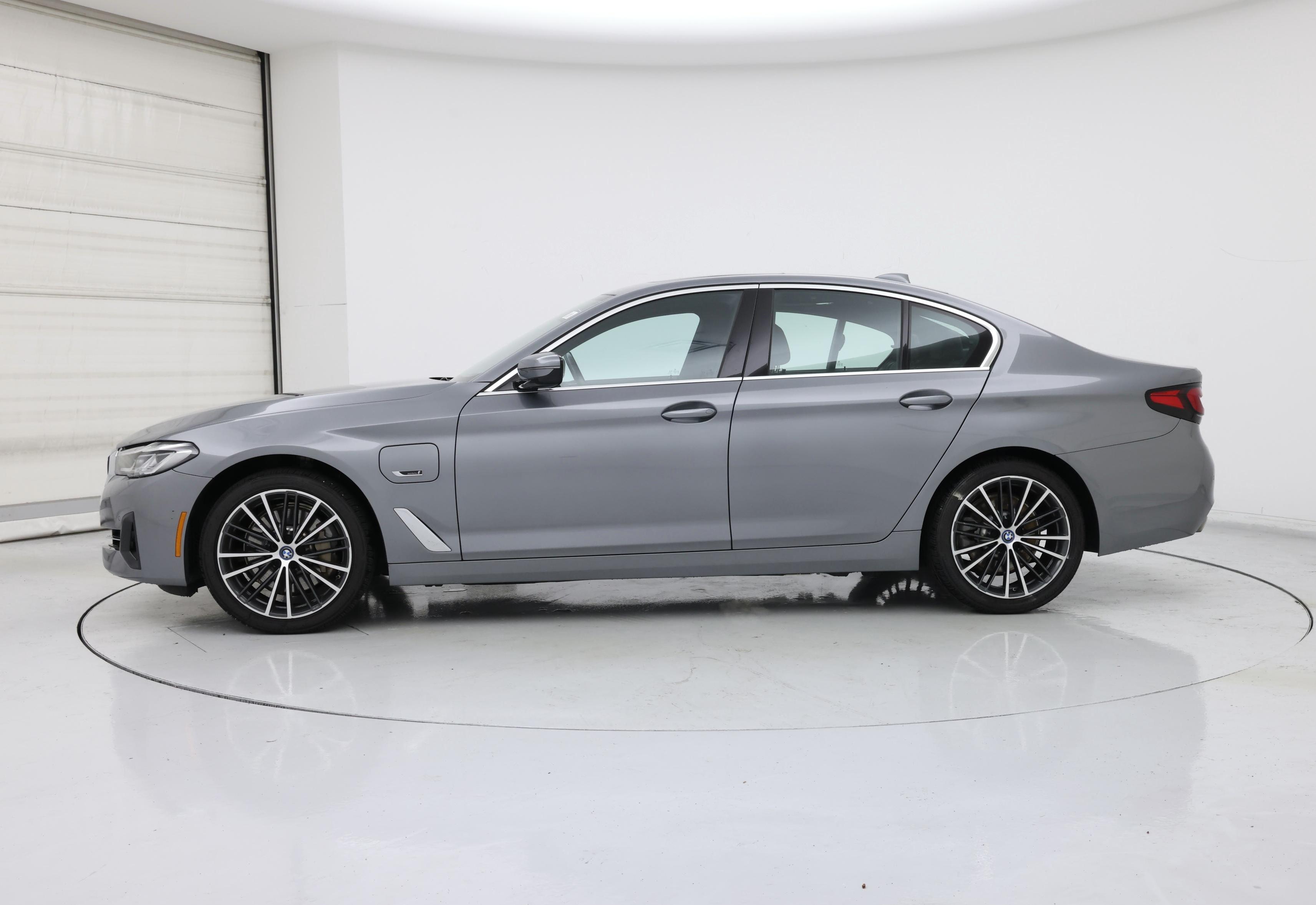 Thumbnail: 2023 BMW 5 Series - 3
