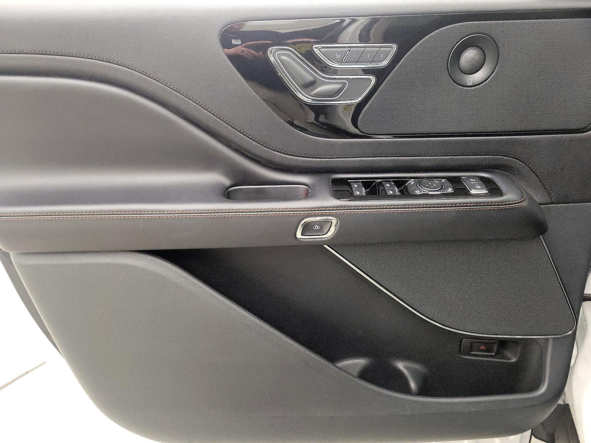 Thumbnail: 2022 Lincoln Aviator - 12