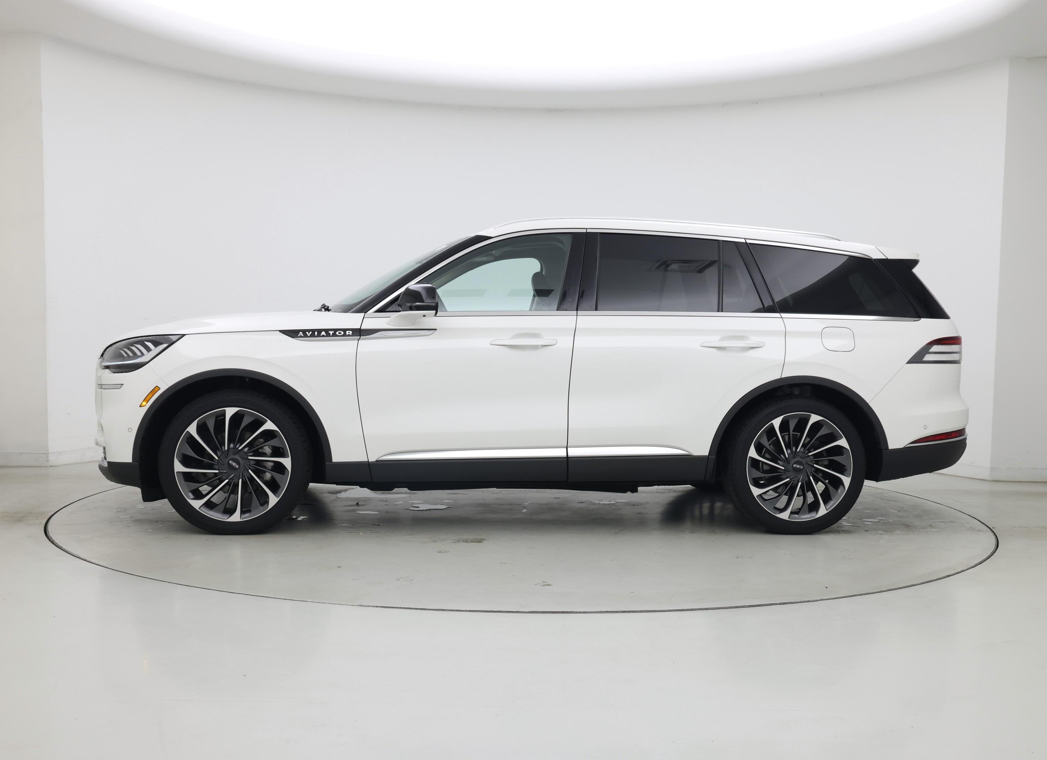 Thumbnail: 2022 Lincoln Aviator - 3