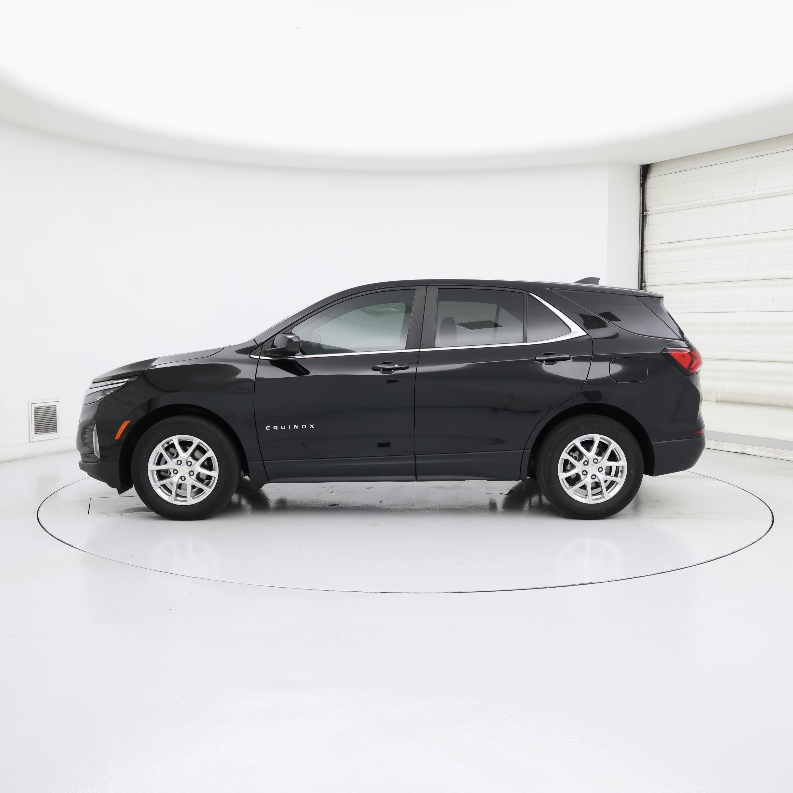 Thumbnail: 2022 Chevrolet Equinox - 3