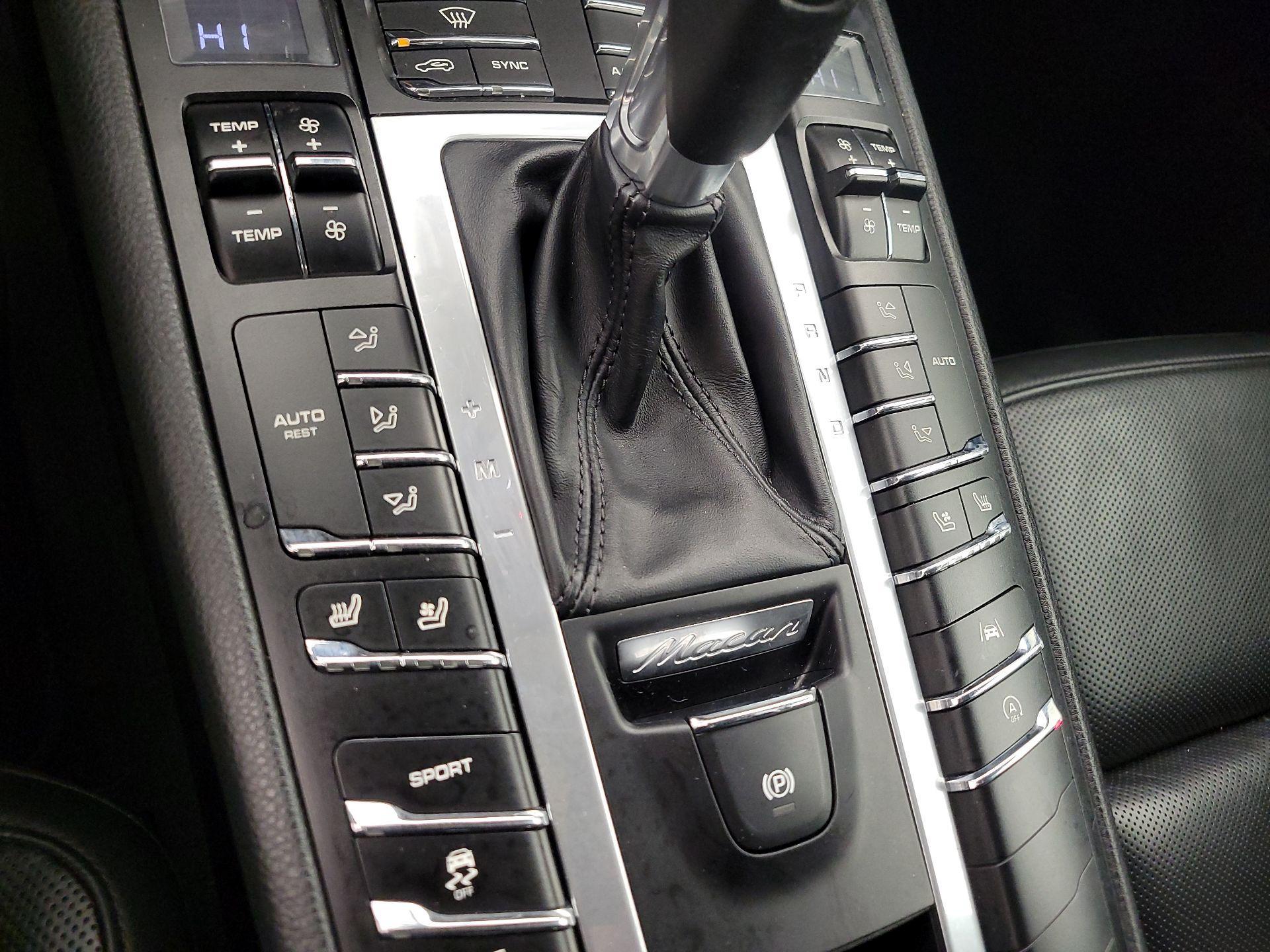 Thumbnail: 2021 Porsche Macan - 14