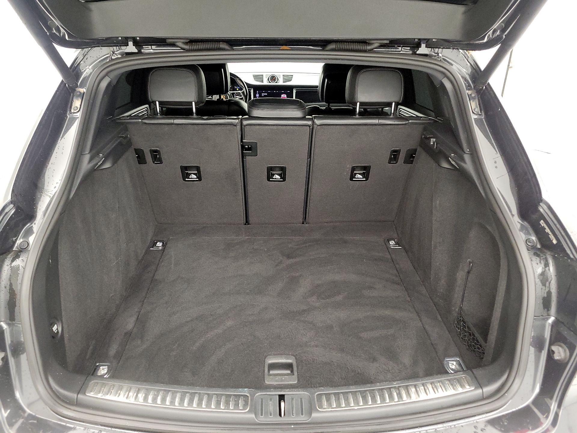 Thumbnail: 2021 Porsche Macan - 16