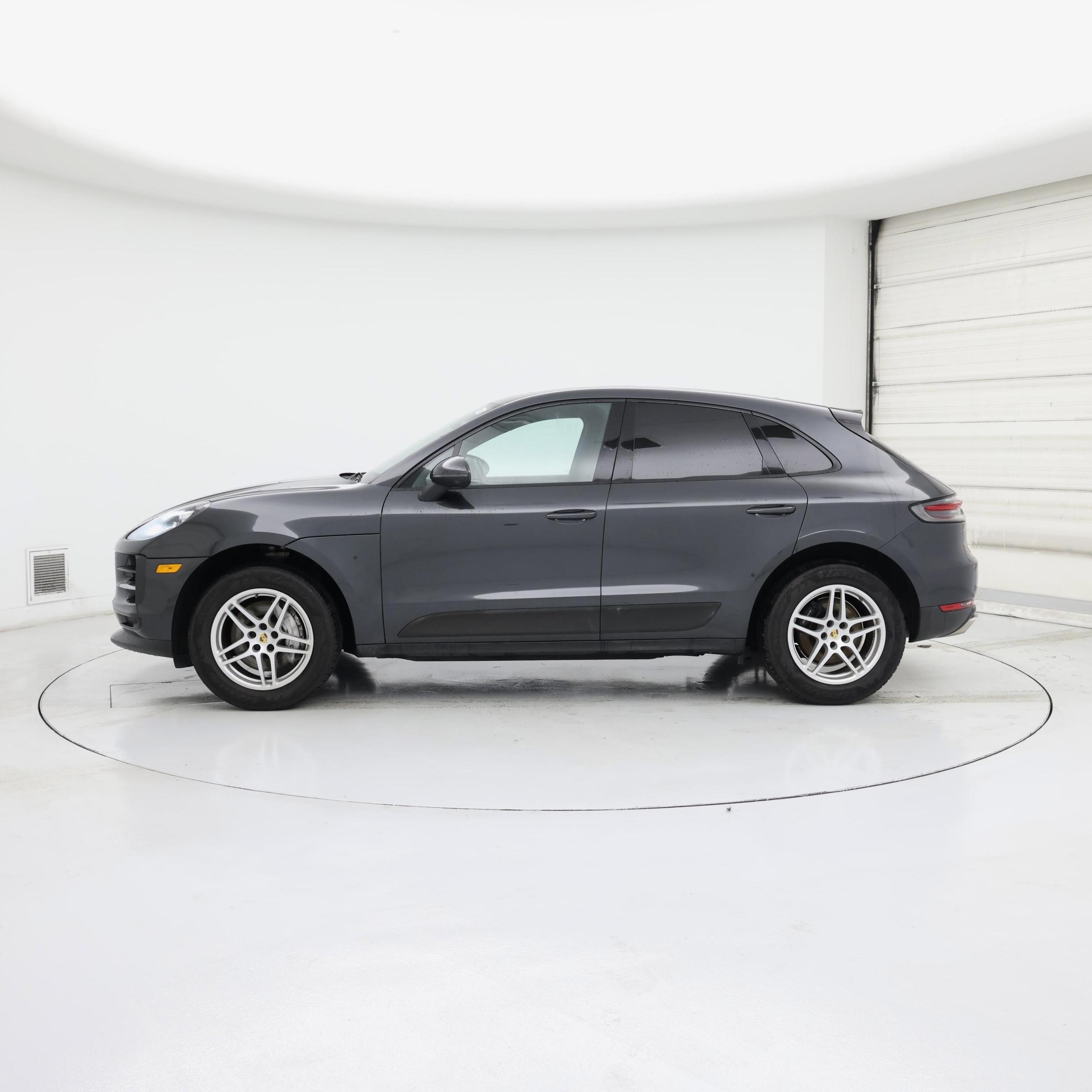 Thumbnail: 2021 Porsche Macan - 3