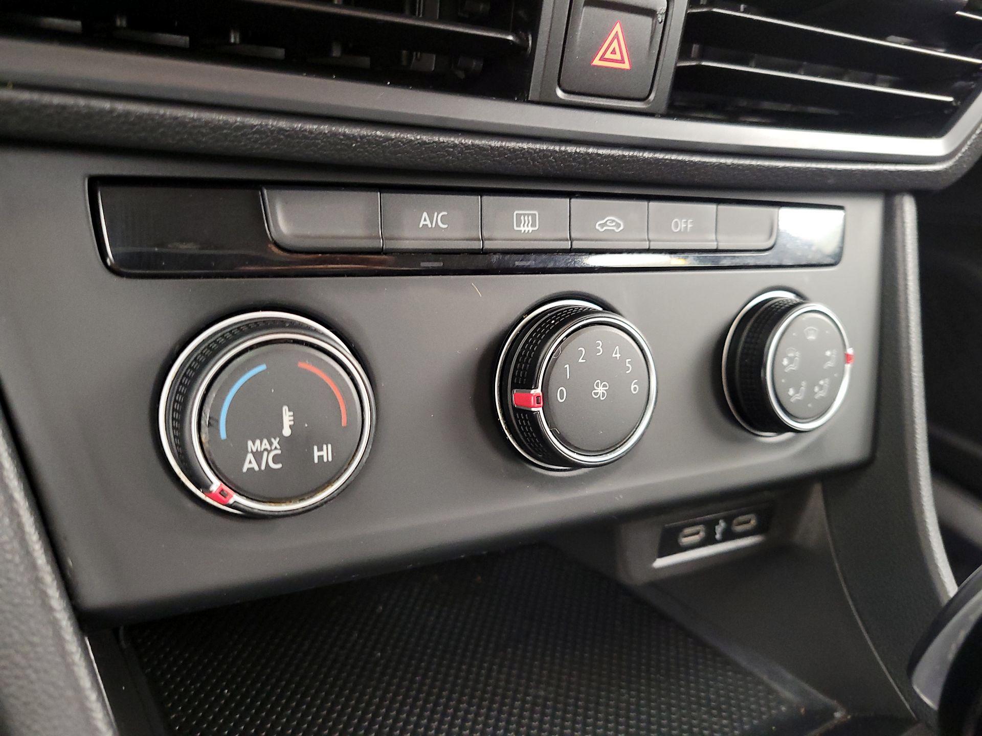 Thumbnail: 2021 Volkswagen Jetta - 16