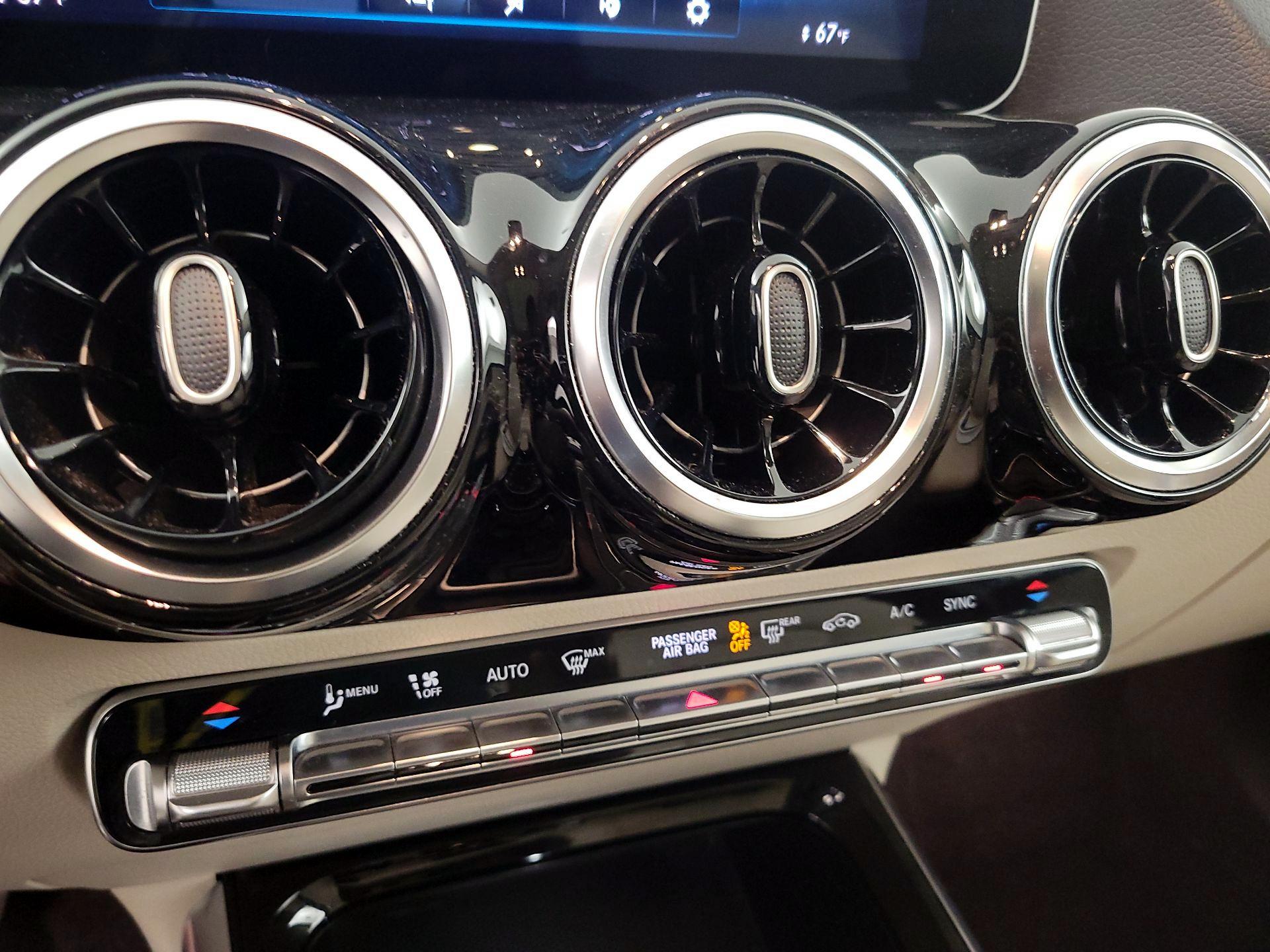 Thumbnail: 2021 Mercedes-Benz GLA - 16