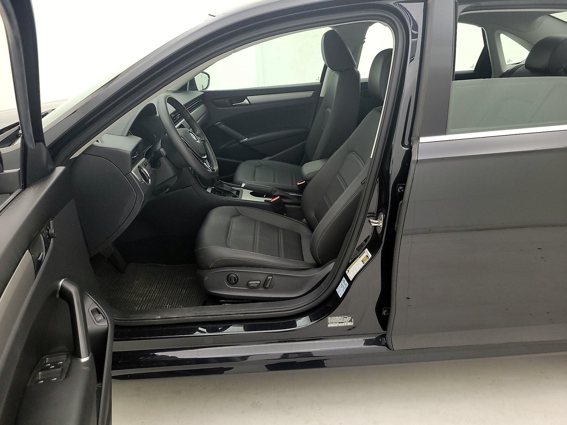 Thumbnail: 2021 Volkswagen Passat - 11