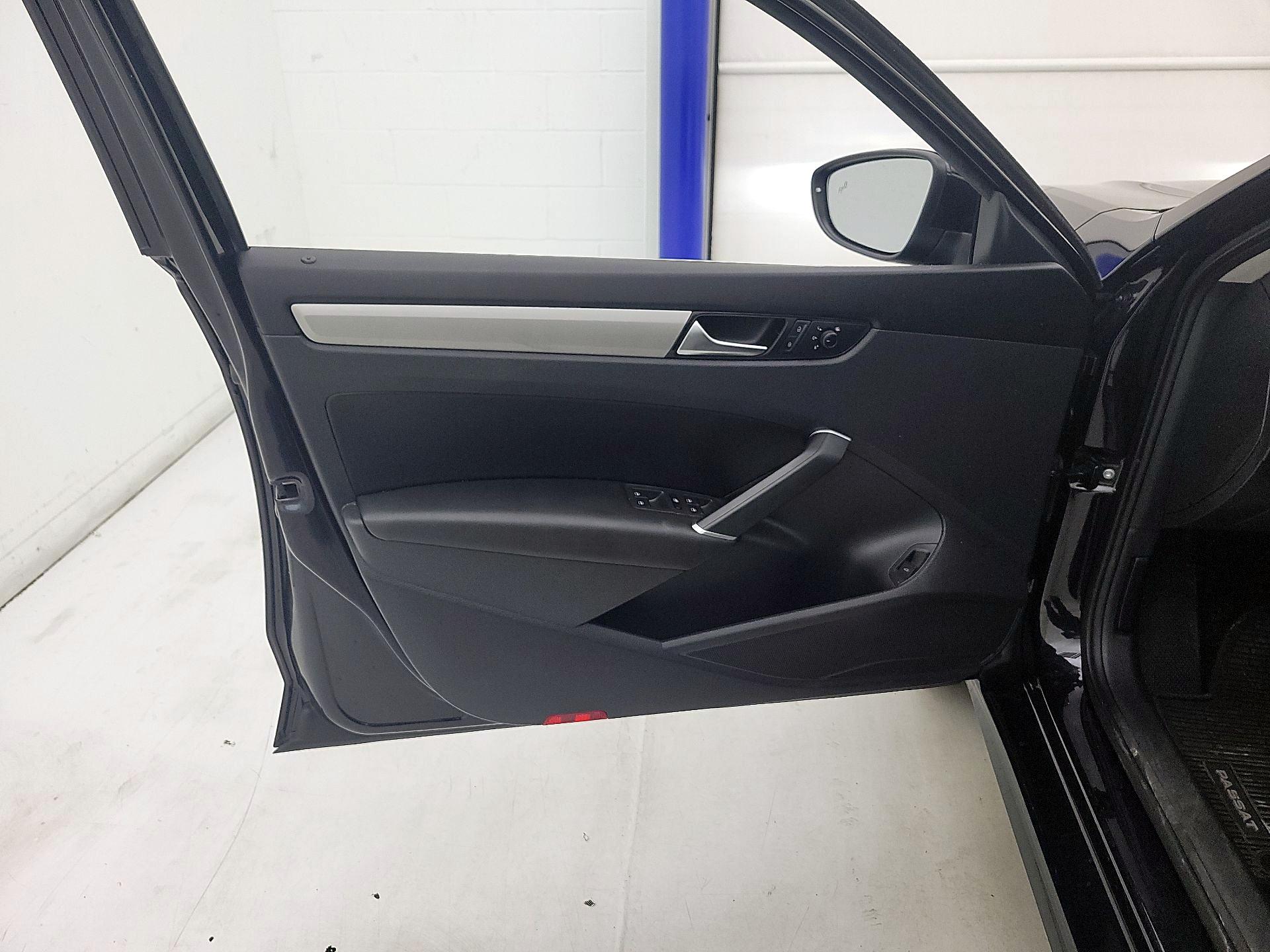 Thumbnail: 2021 Volkswagen Passat - 12