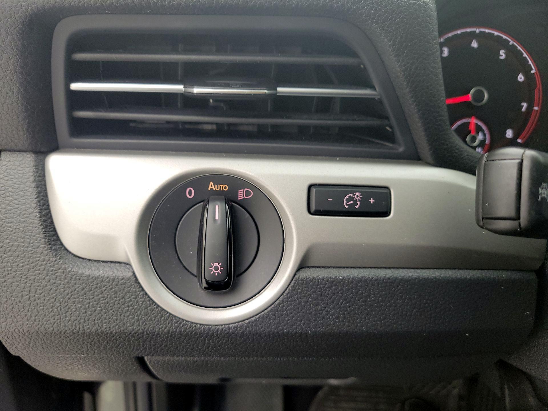 Thumbnail: 2021 Volkswagen Passat - 13