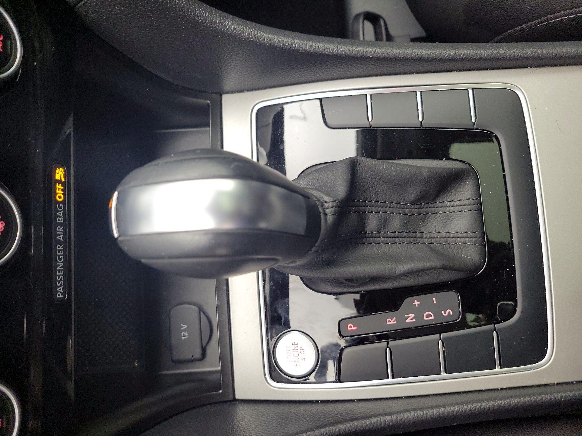 Thumbnail: 2021 Volkswagen Passat - 17