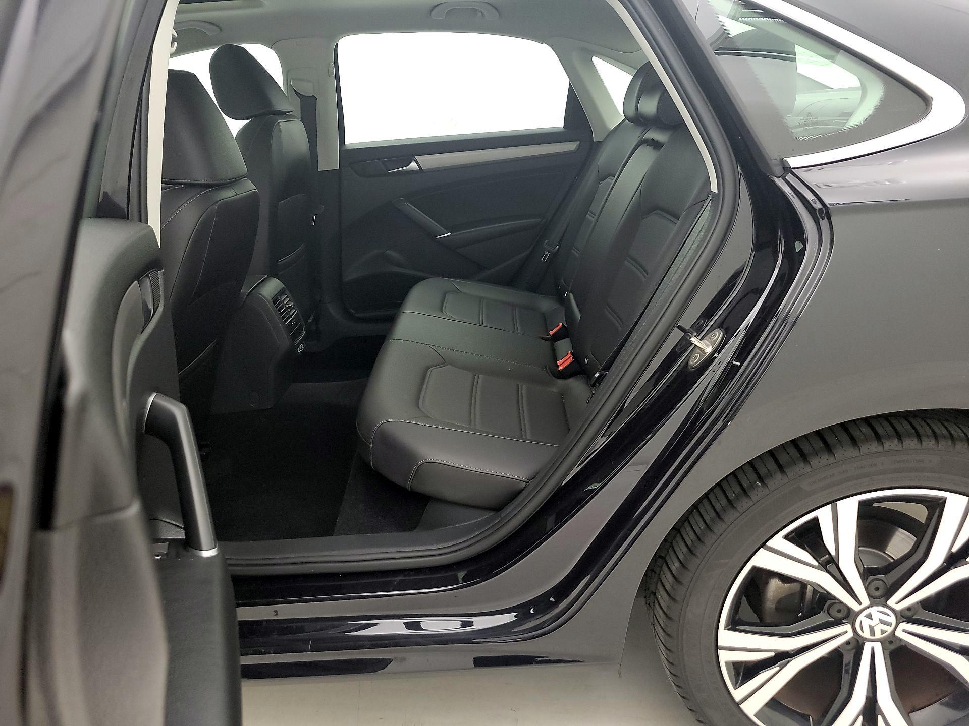 Thumbnail: 2021 Volkswagen Passat - 20