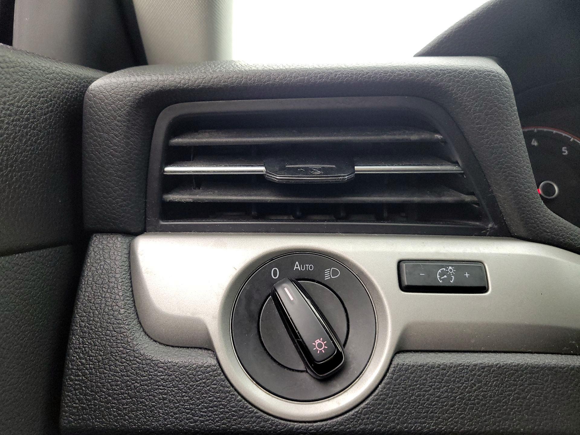 Thumbnail: 2020 Volkswagen Passat - 13