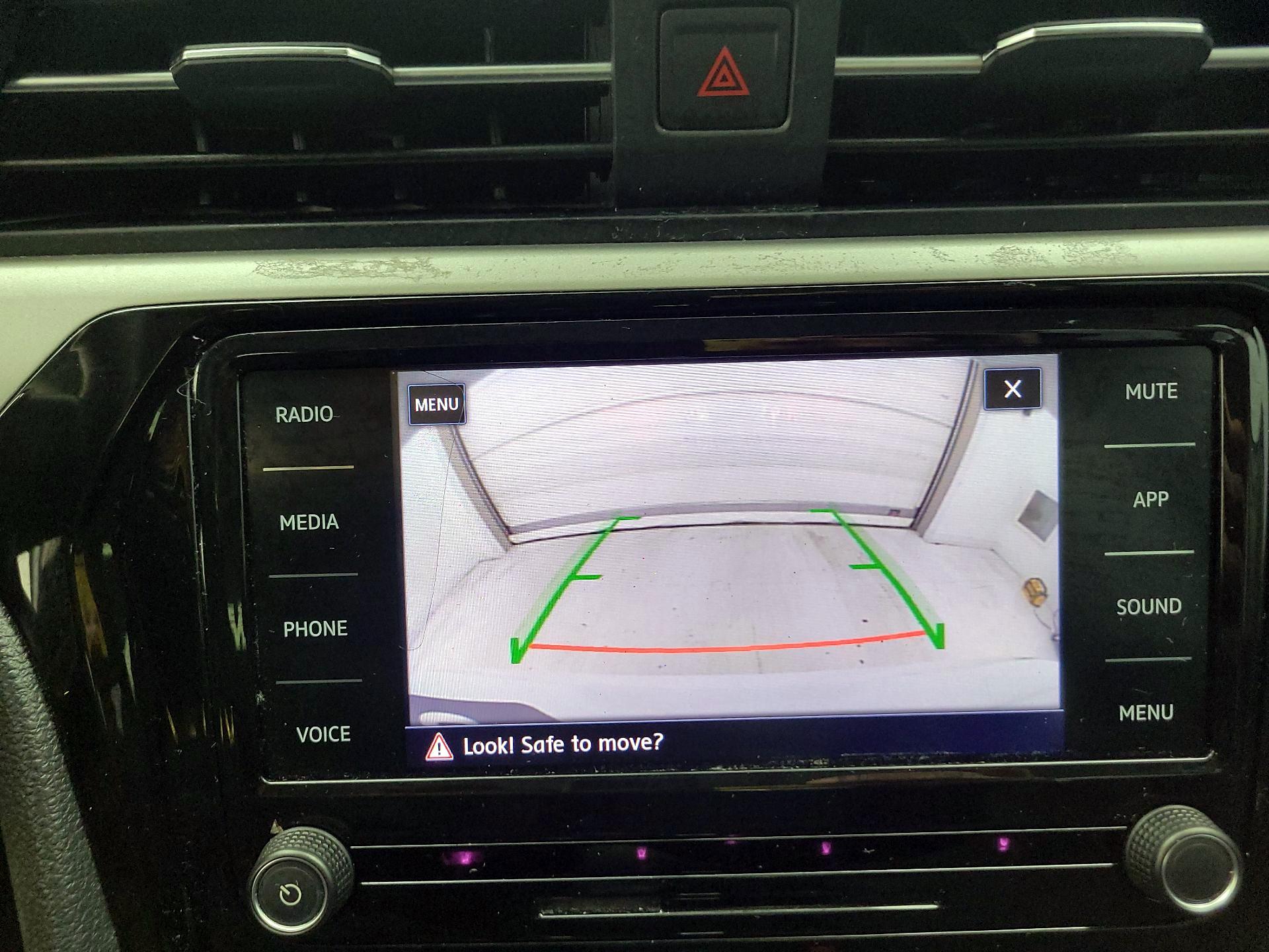 Thumbnail: 2020 Volkswagen Passat - 14