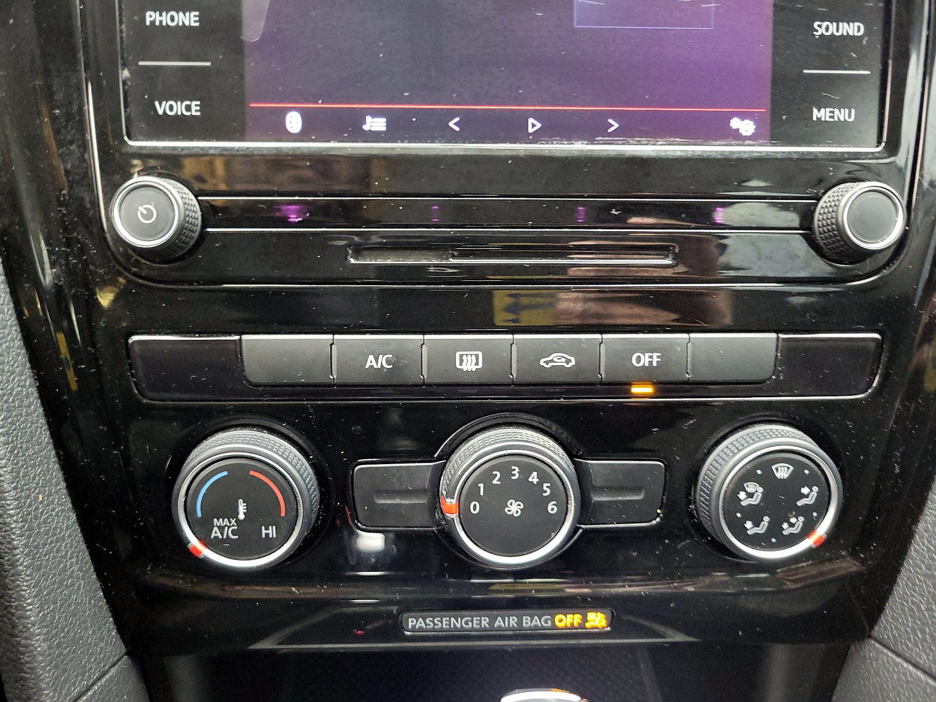 Thumbnail: 2020 Volkswagen Passat - 16