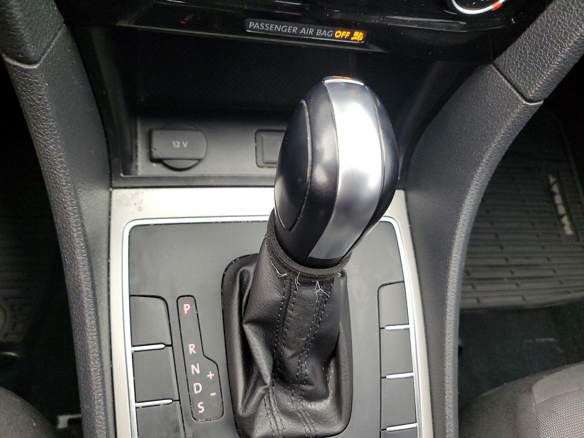 Thumbnail: 2020 Volkswagen Passat - 17