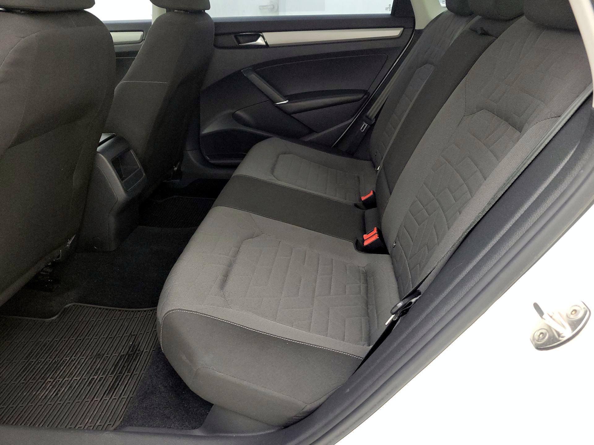 Thumbnail: 2020 Volkswagen Passat - 19