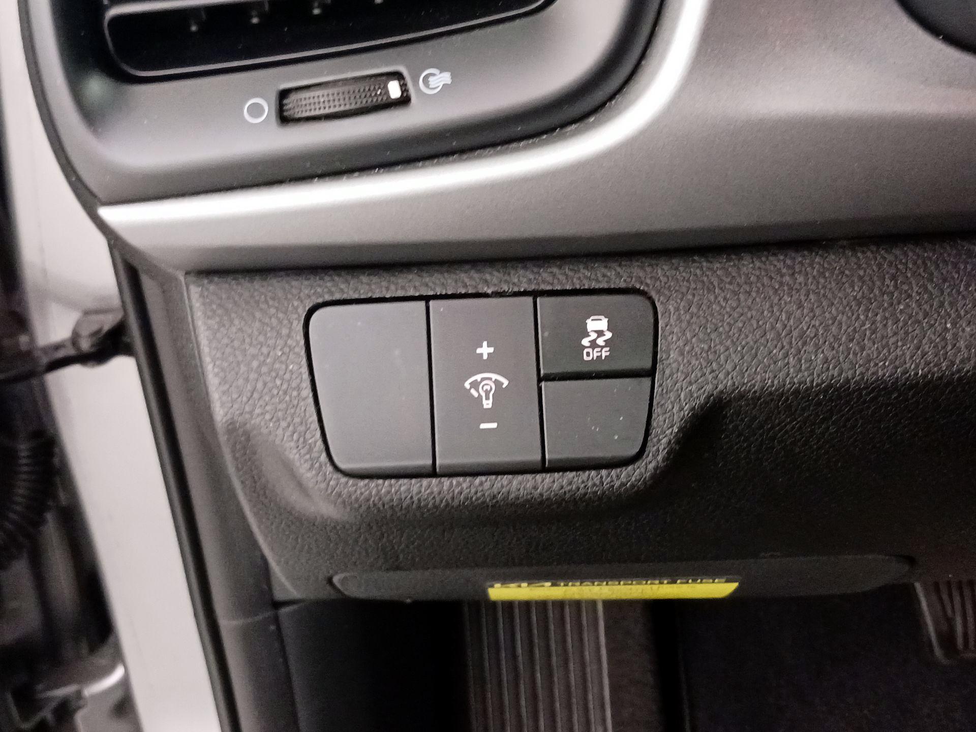 Thumbnail: 2022 Kia Rio - 13