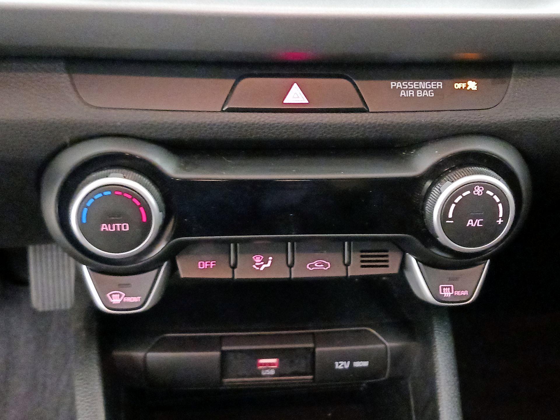 Thumbnail: 2022 Kia Rio - 16