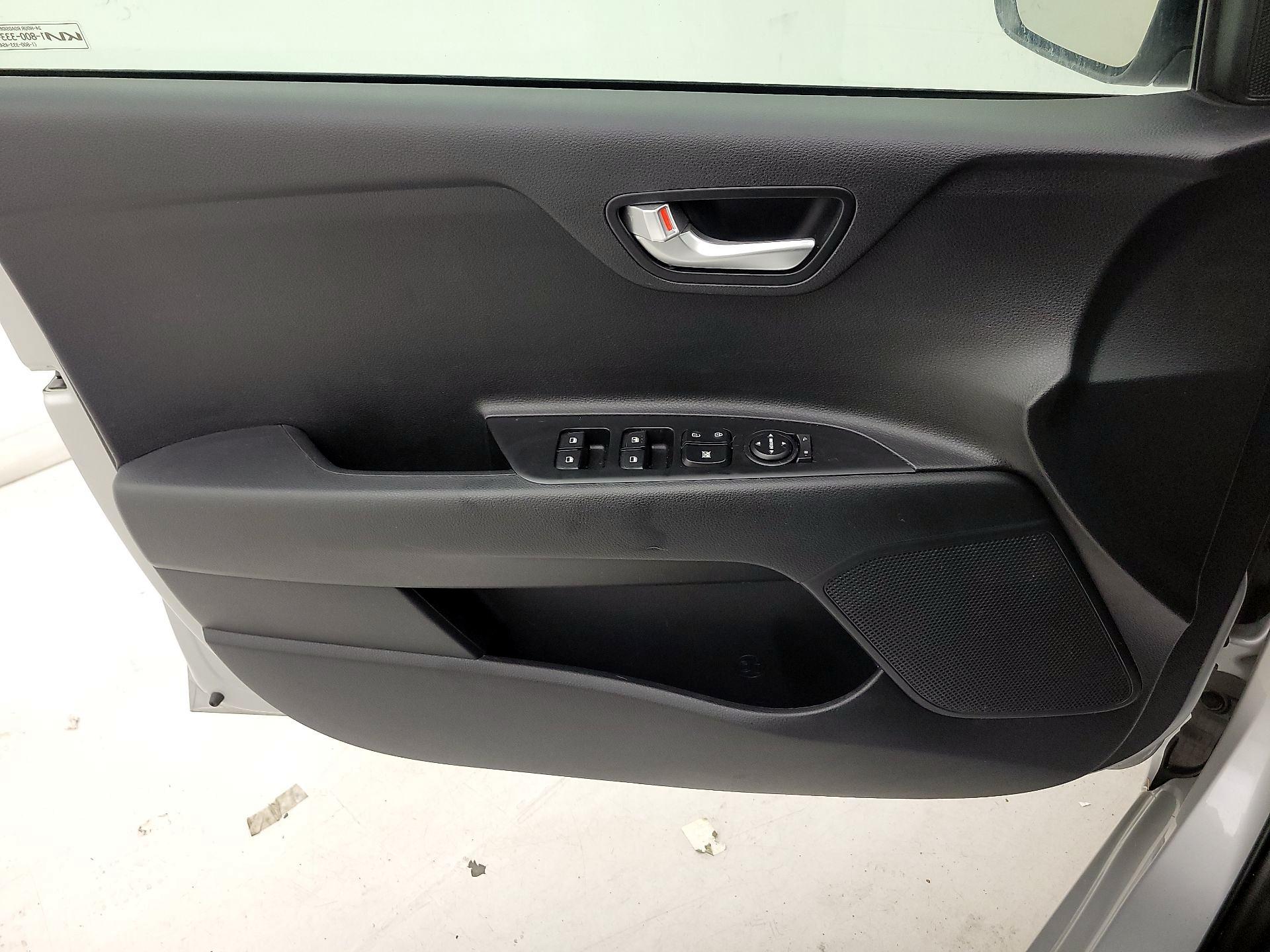 Thumbnail: 2023 Kia Rio - 12