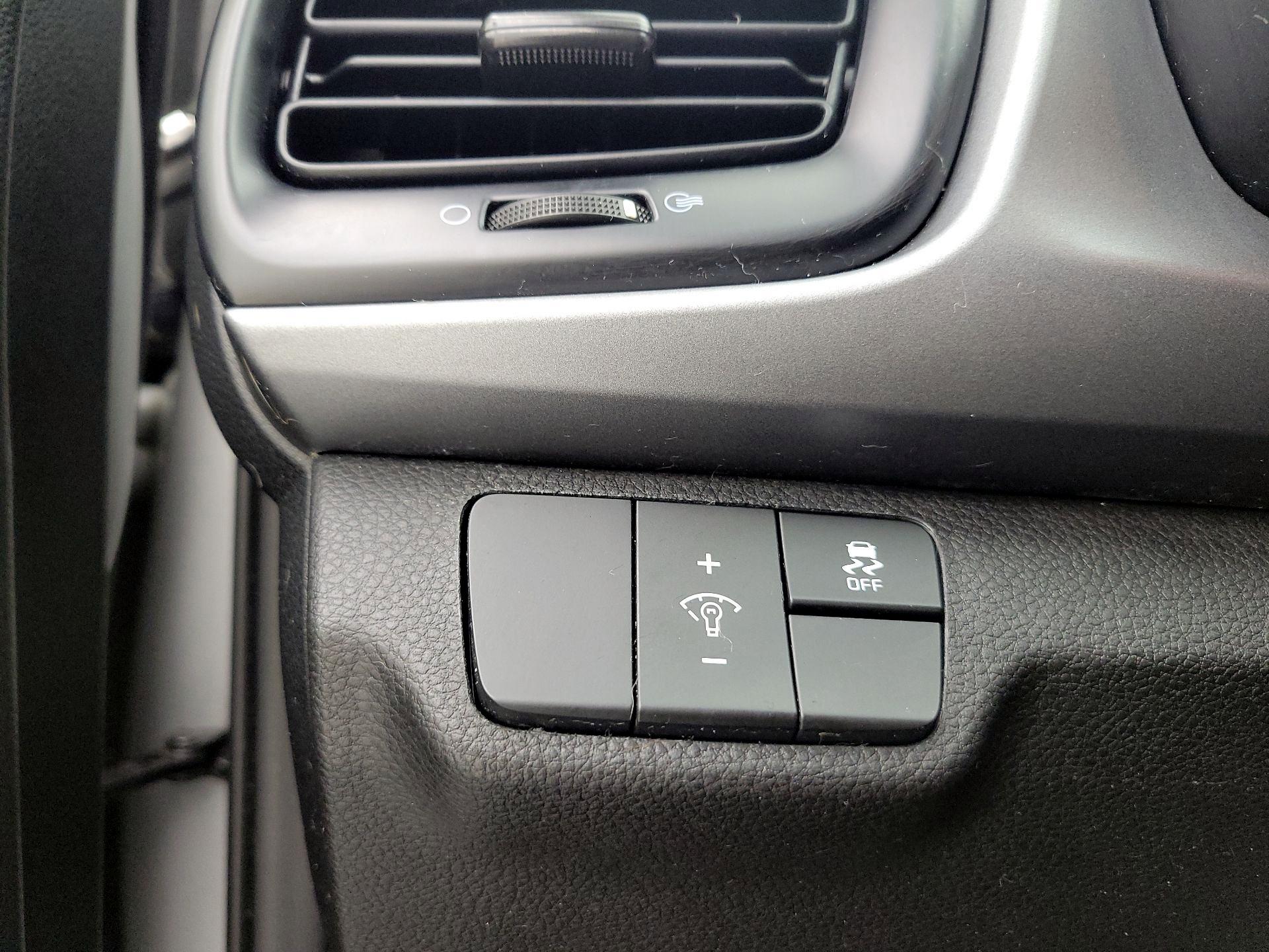 Thumbnail: 2023 Kia Rio - 13