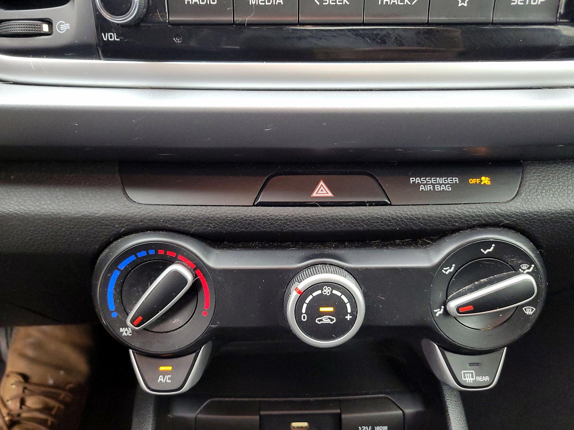 Thumbnail: 2023 Kia Rio - 16