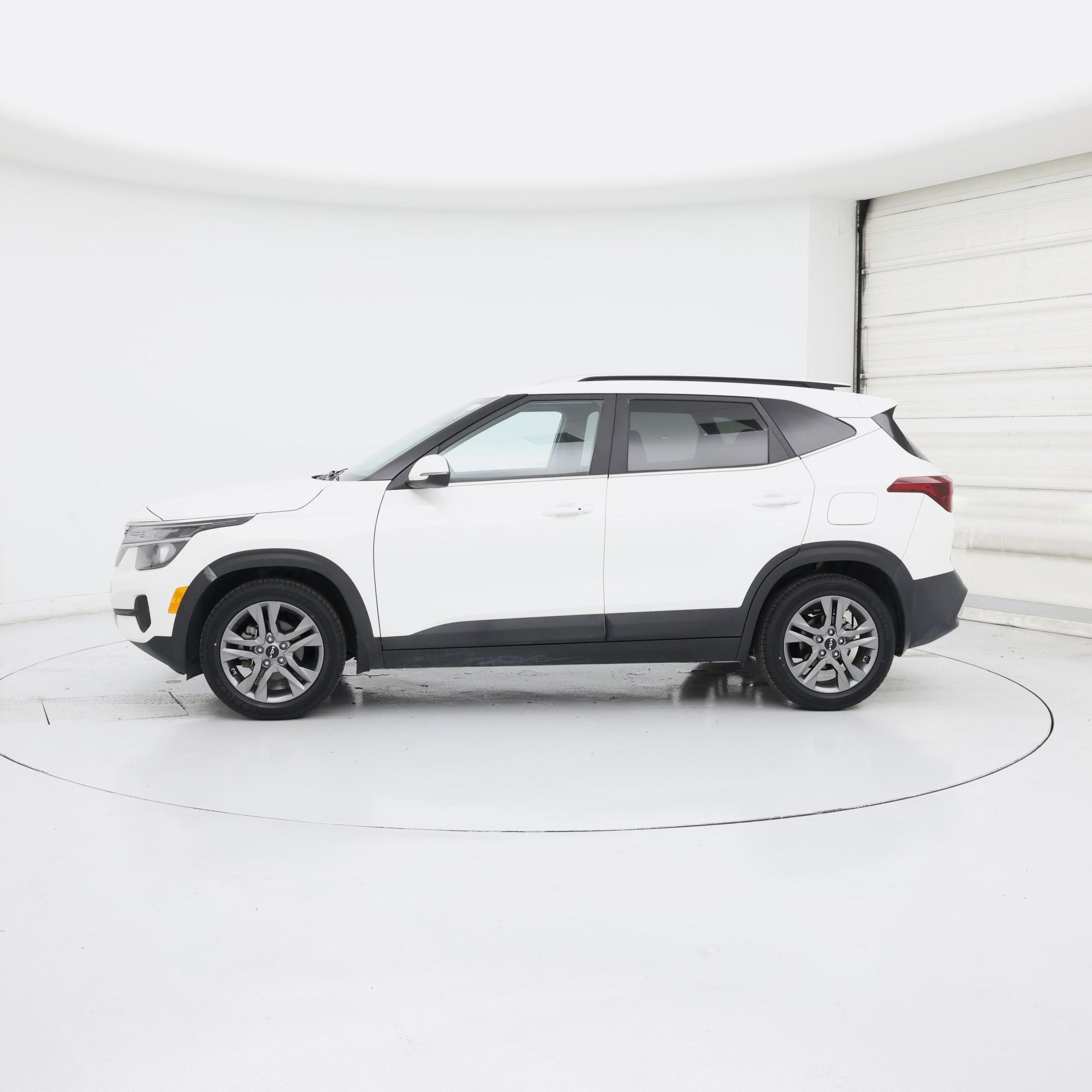 Thumbnail: 2023 Kia Seltos - 3