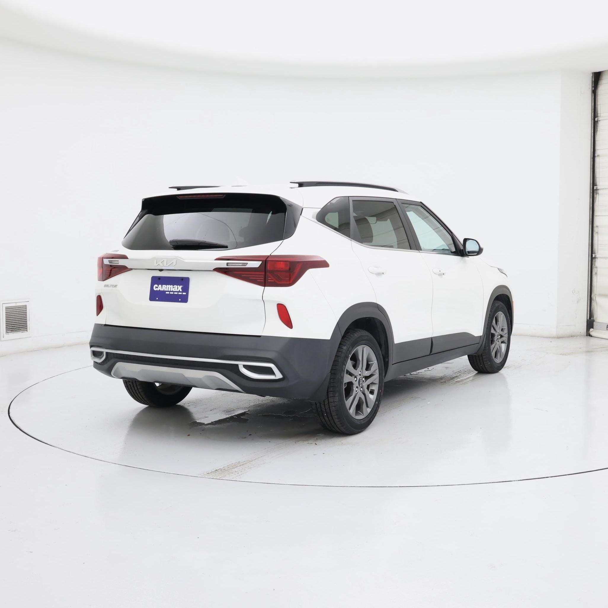 Thumbnail: 2023 Kia Seltos - 8