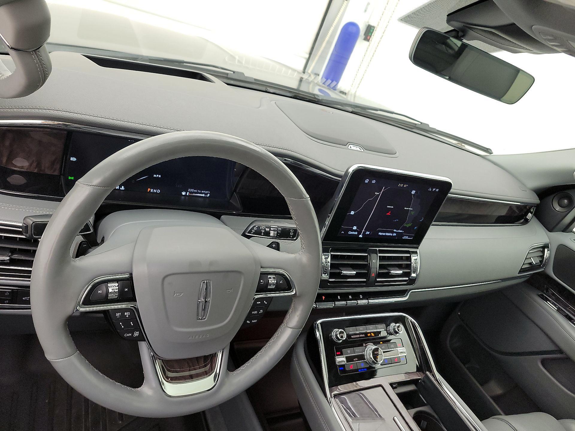 Thumbnail: 2021 Lincoln Navigator - 9