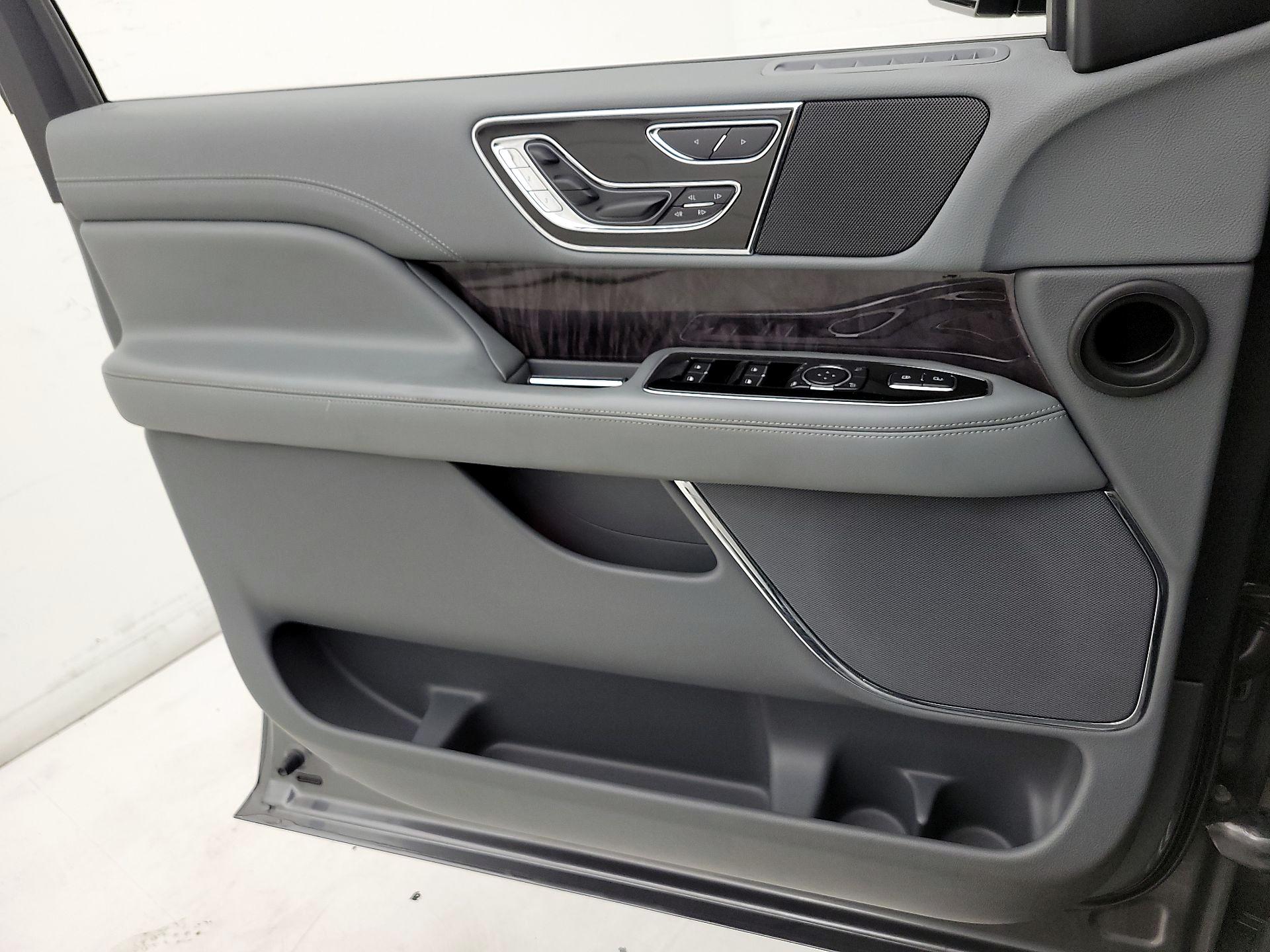 Thumbnail: 2021 Lincoln Navigator - 12