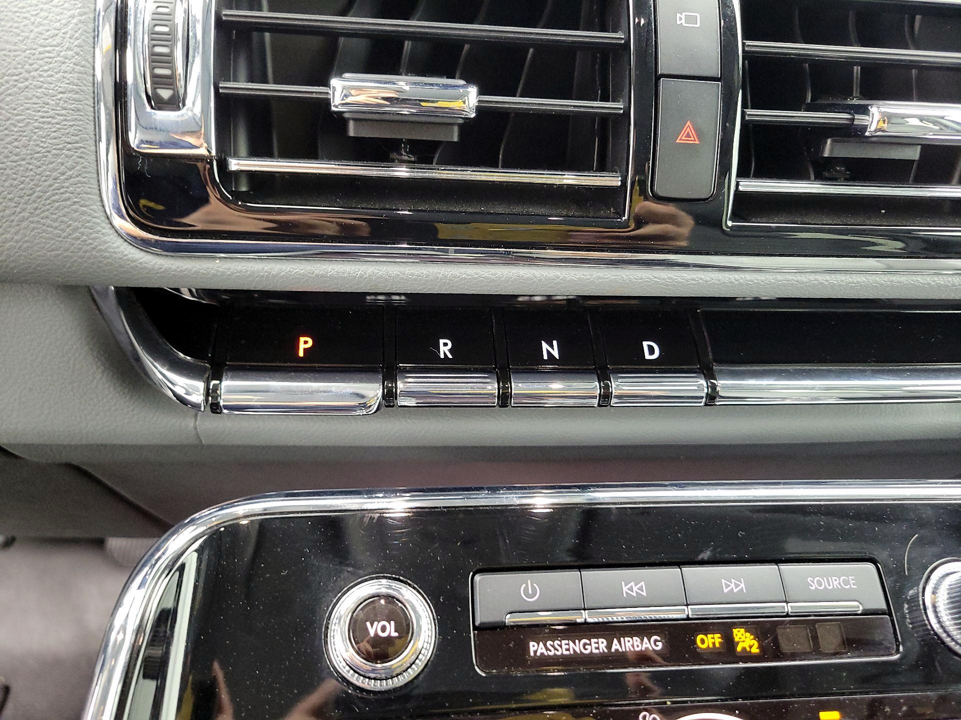 Thumbnail: 2021 Lincoln Navigator - 18