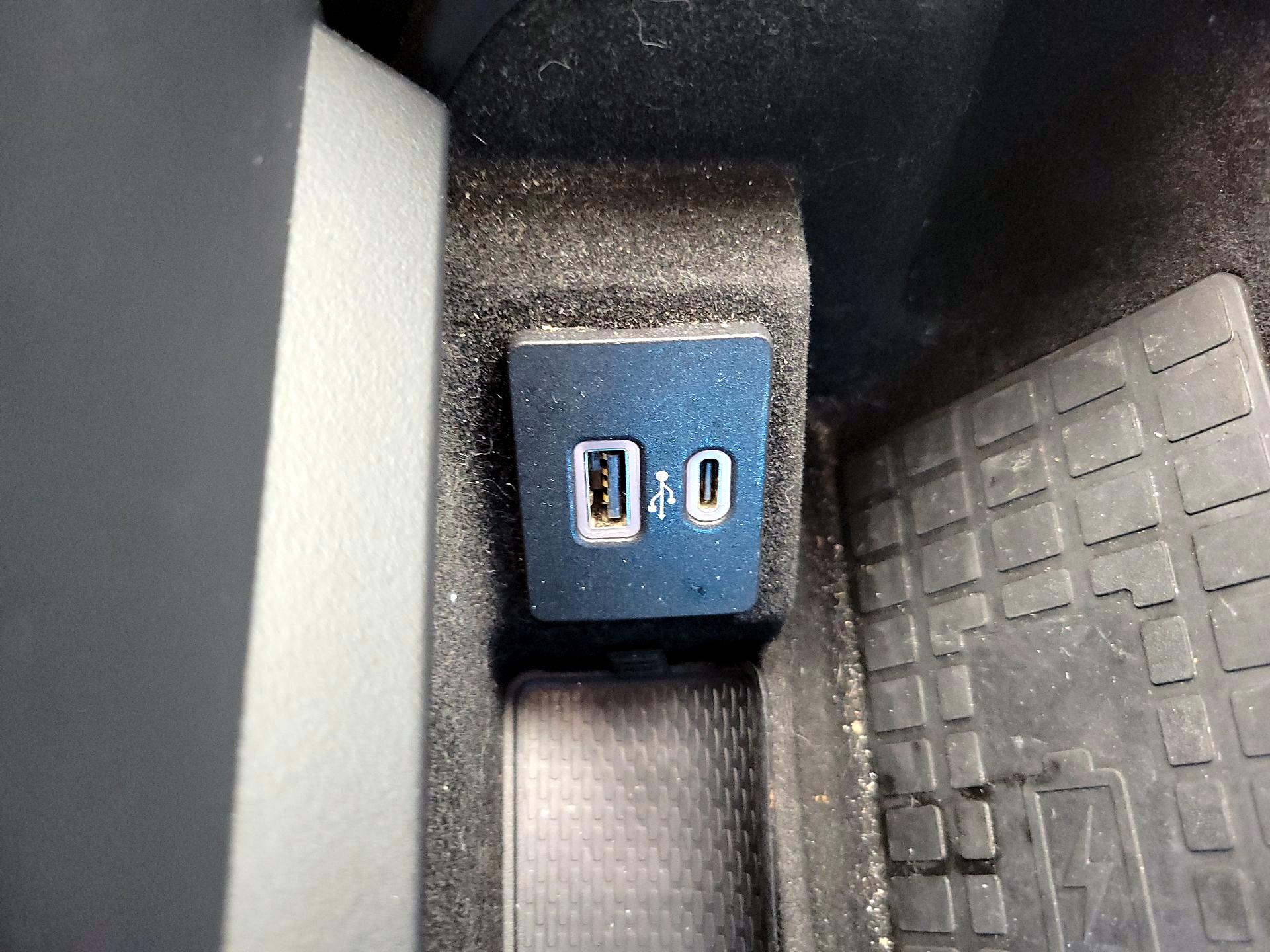 Thumbnail: 2021 Lincoln Navigator - 19