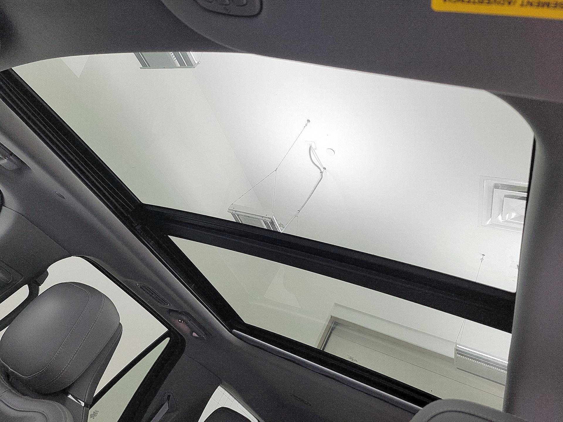 Thumbnail: 2021 Lincoln Navigator - 20