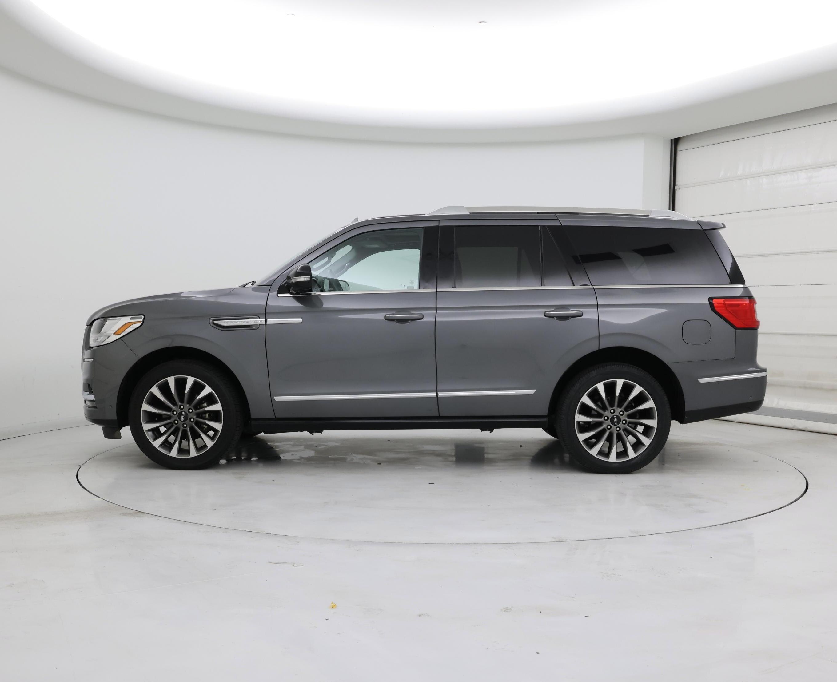 Thumbnail: 2021 Lincoln Navigator - 3