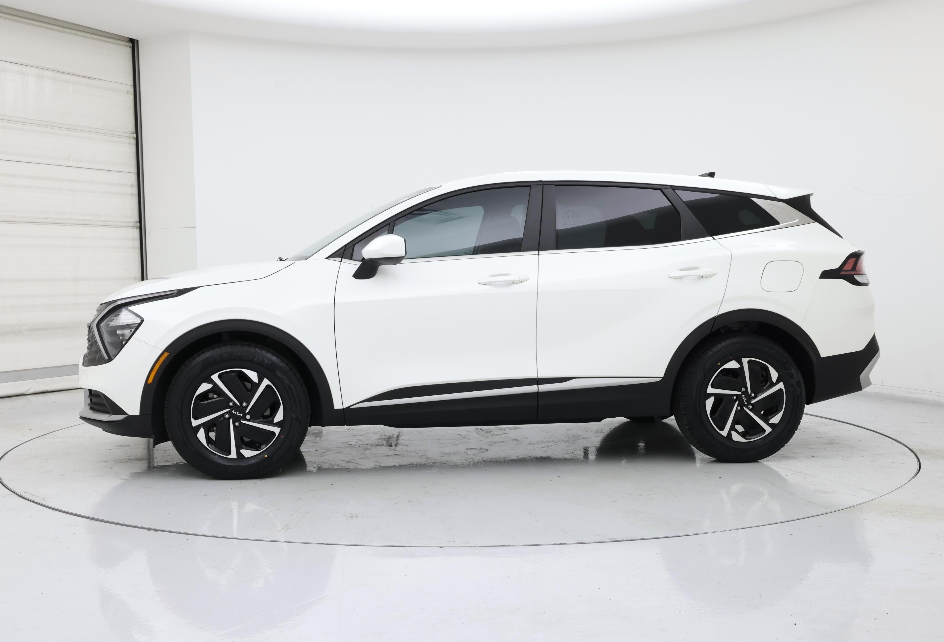 Thumbnail: 2023 Kia Sportage - 3