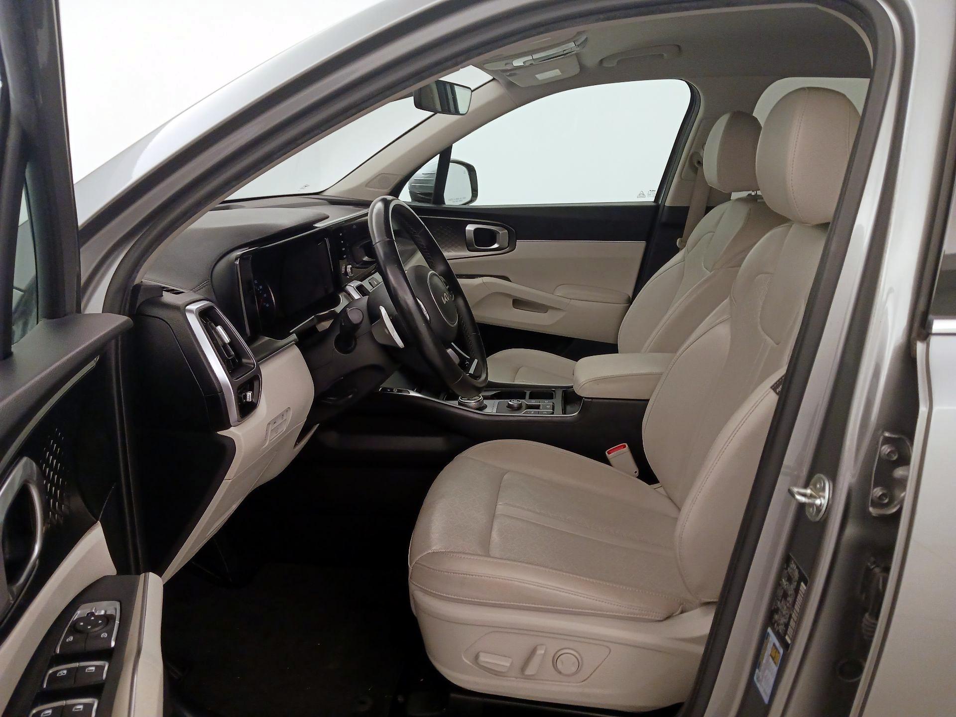 Thumbnail: 2023 Kia Sorento - 11