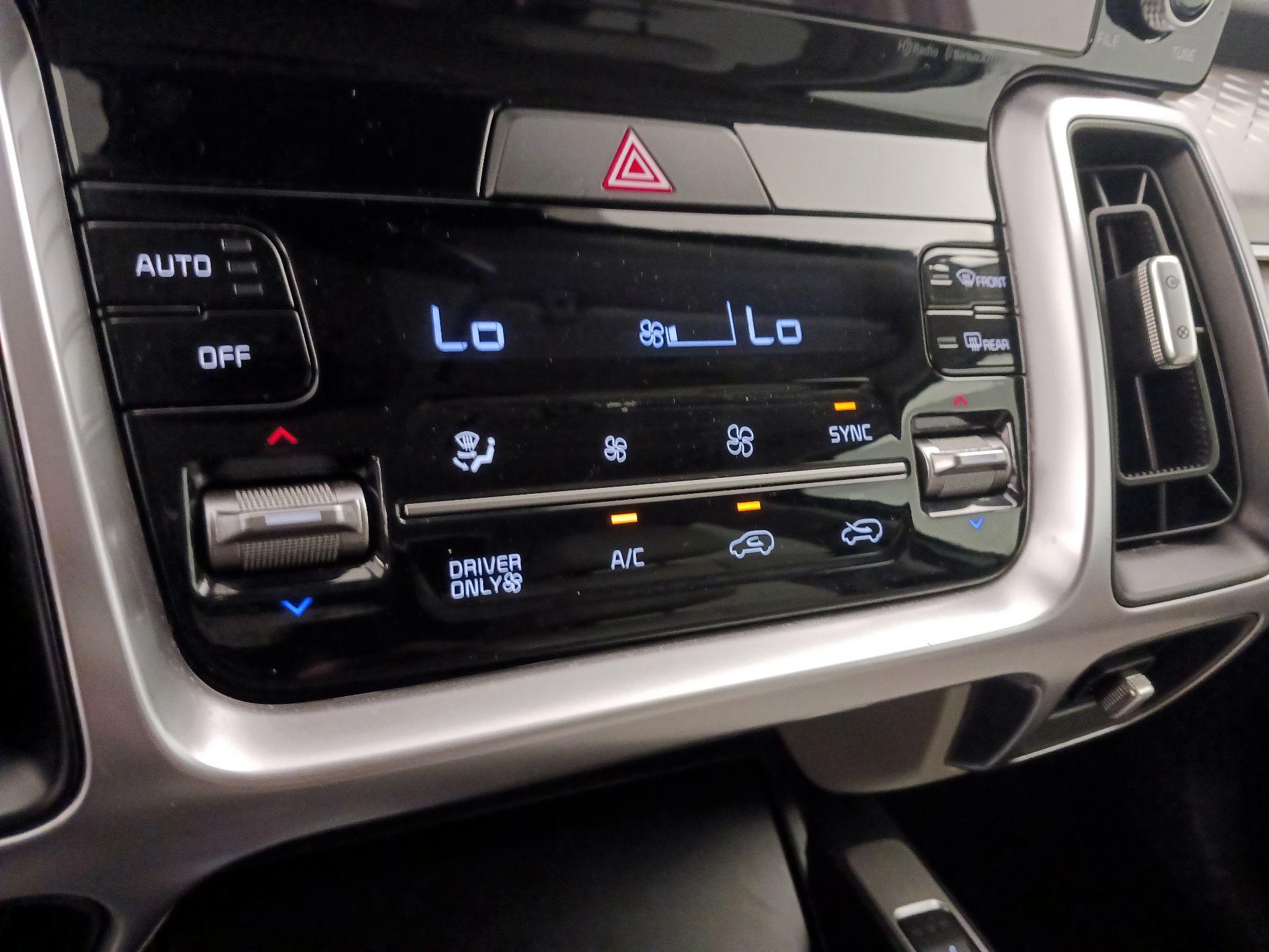 Thumbnail: 2023 Kia Sorento - 17