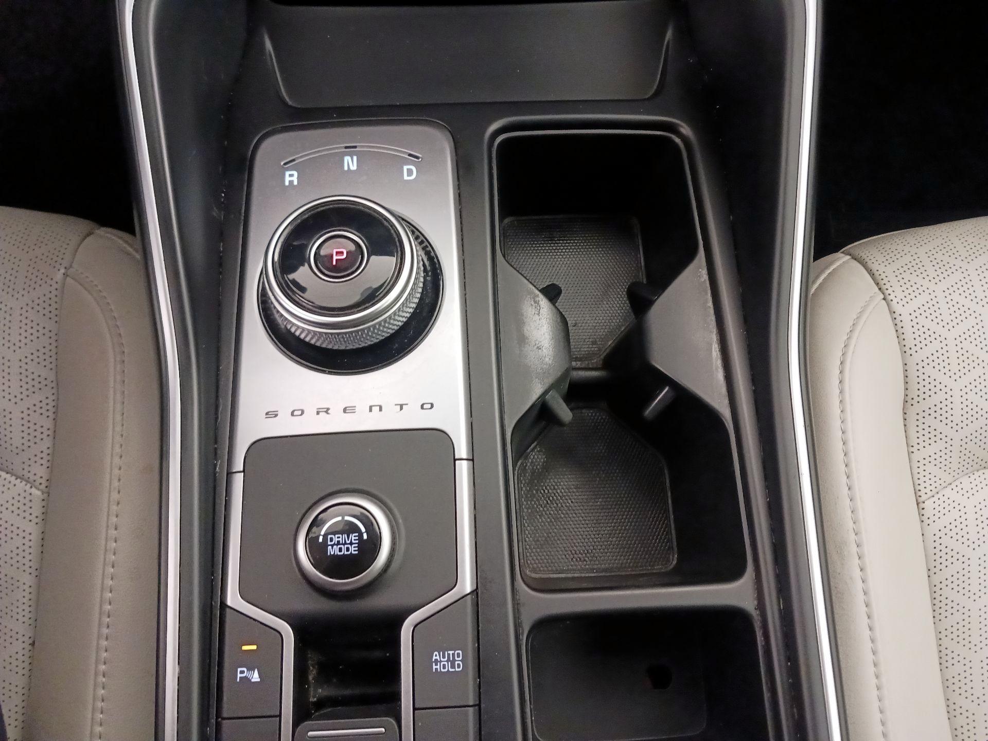 Thumbnail: 2023 Kia Sorento - 18