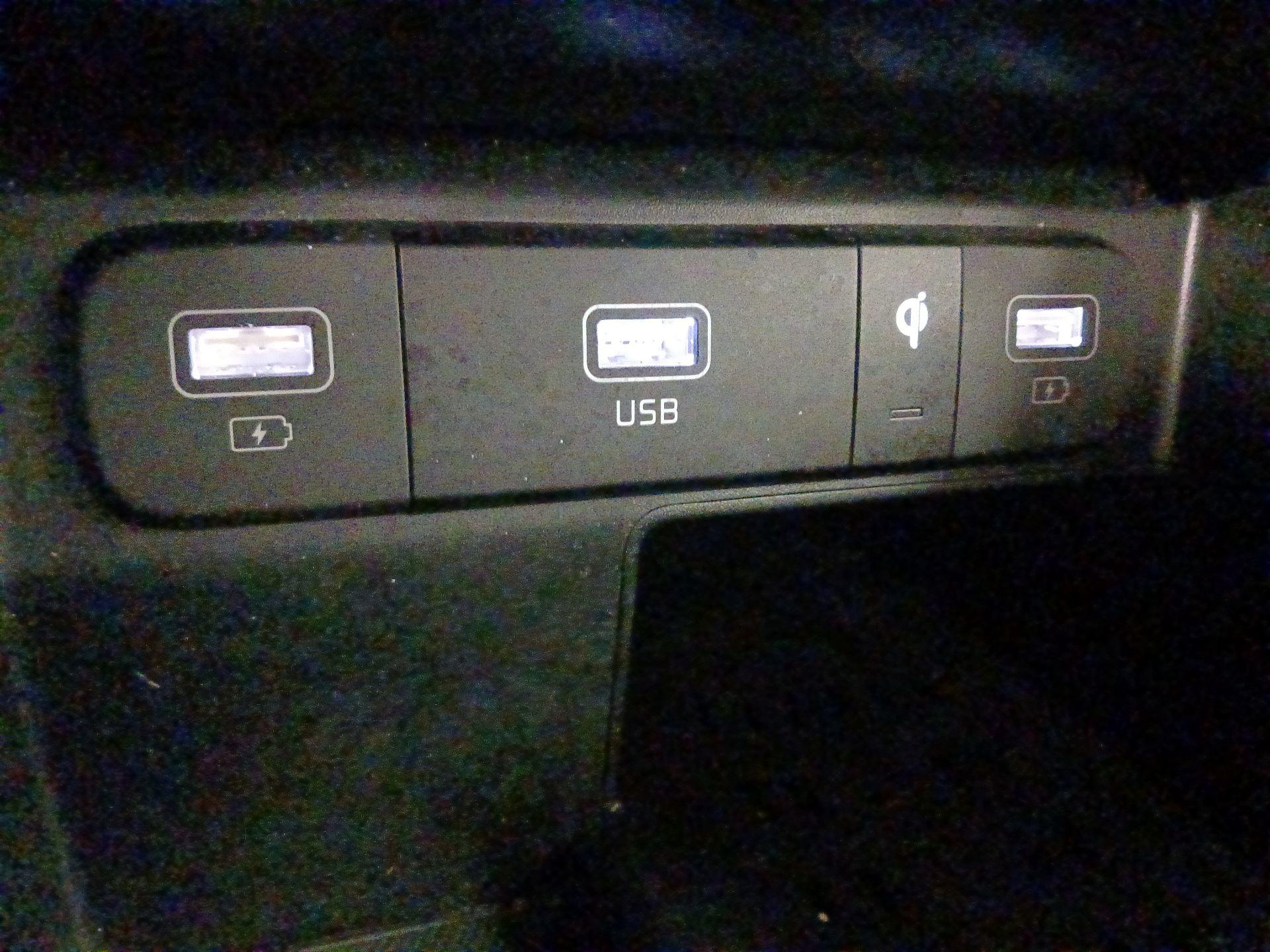 Thumbnail: 2023 Kia Sorento - 19