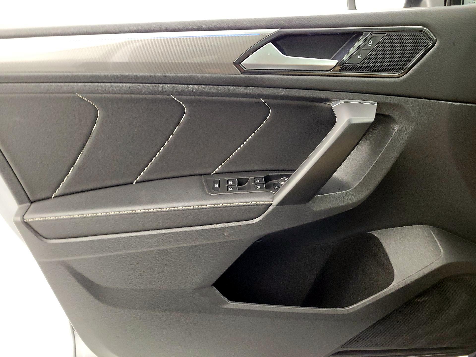 Thumbnail: 2023 Volkswagen Tiguan - 12