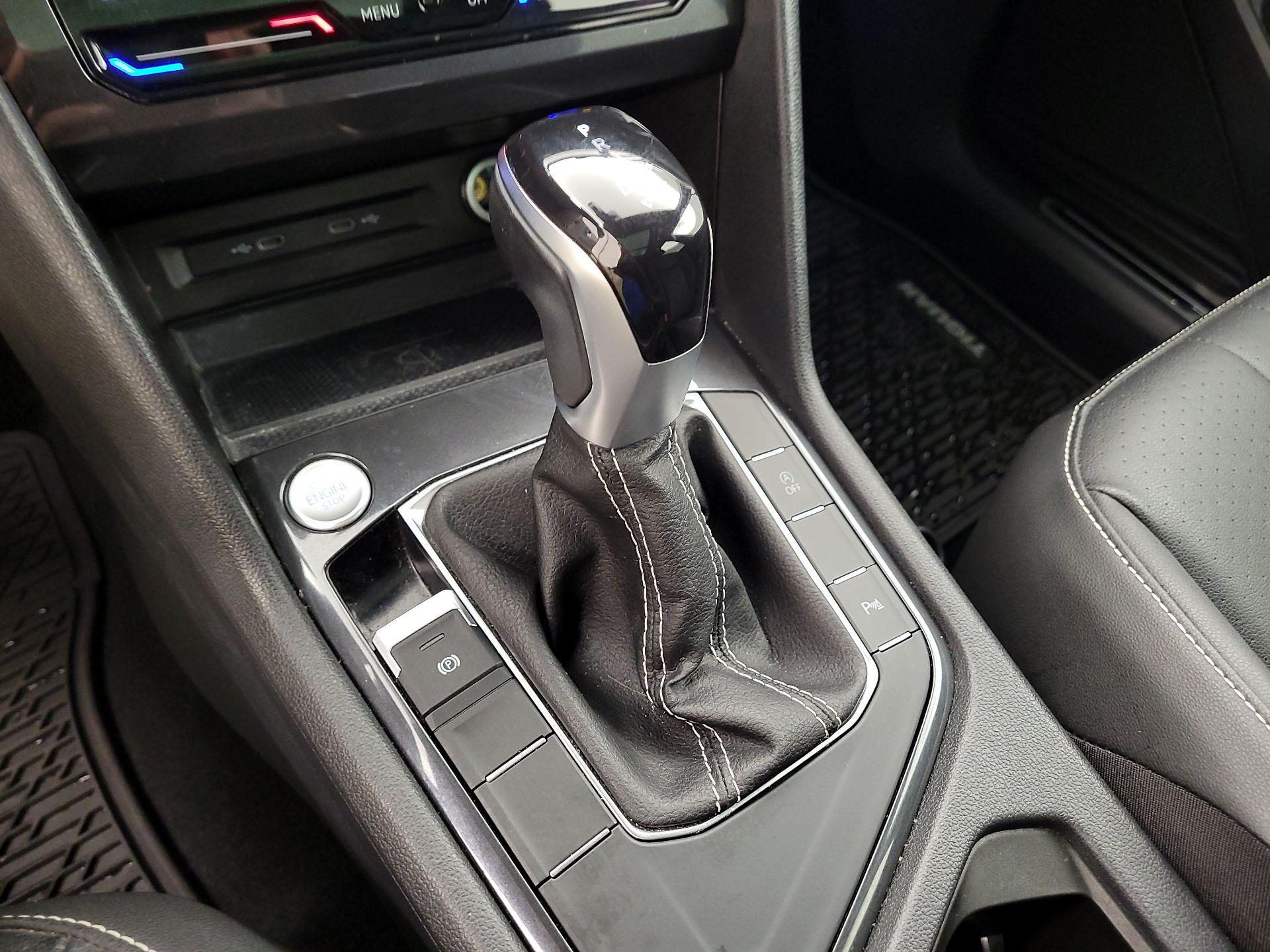 Thumbnail: 2023 Volkswagen Tiguan - 17