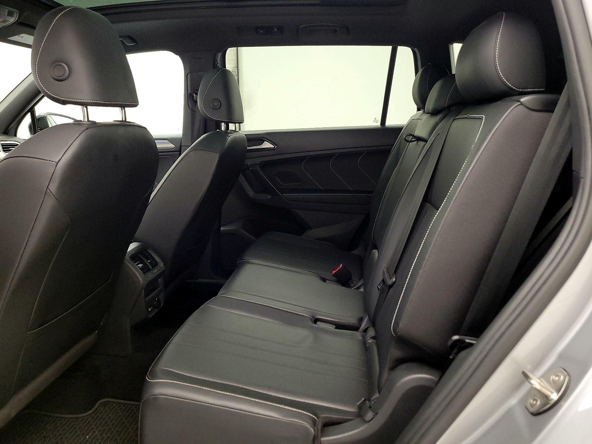 Thumbnail: 2023 Volkswagen Tiguan - 19