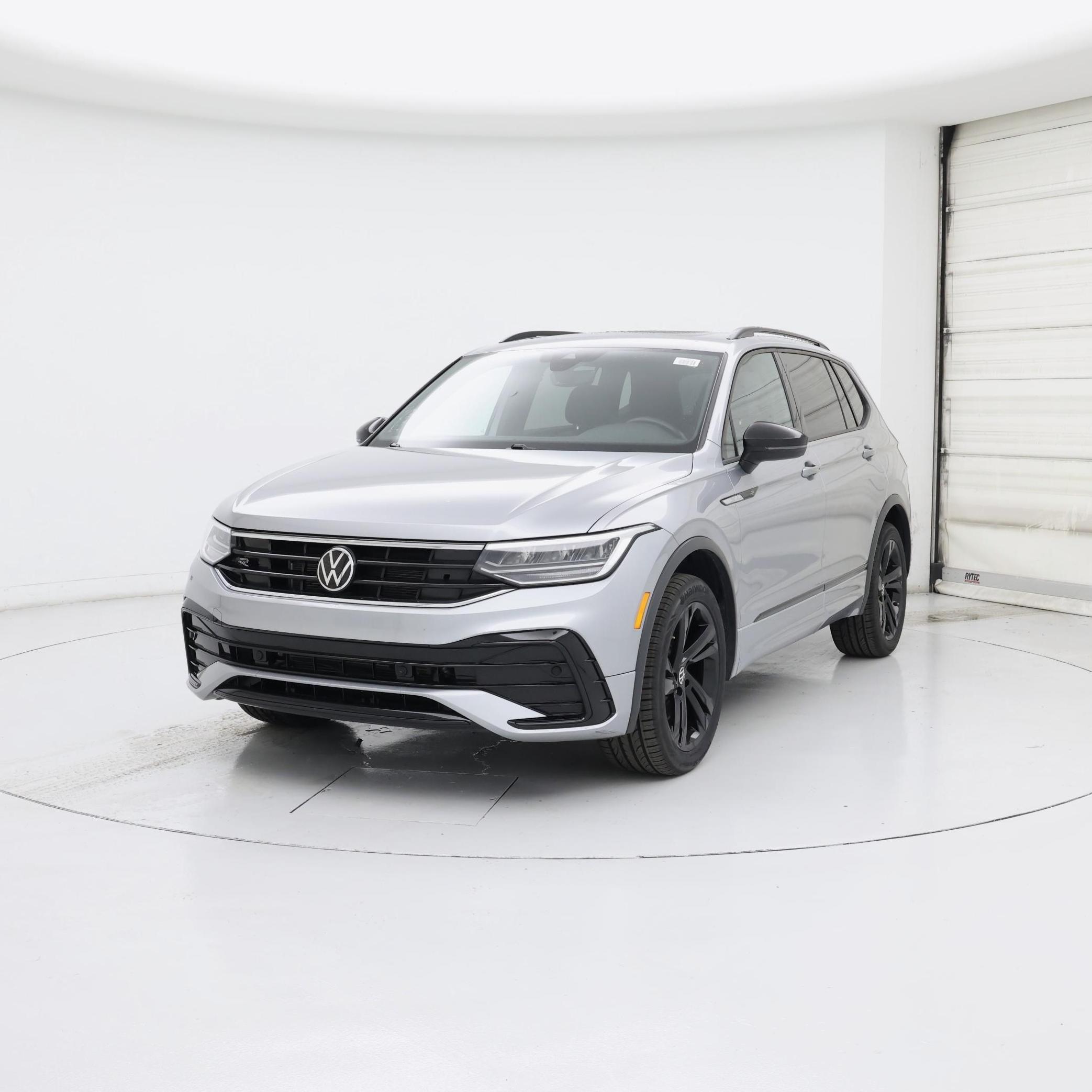 Thumbnail: 2023 Volkswagen Tiguan - 4