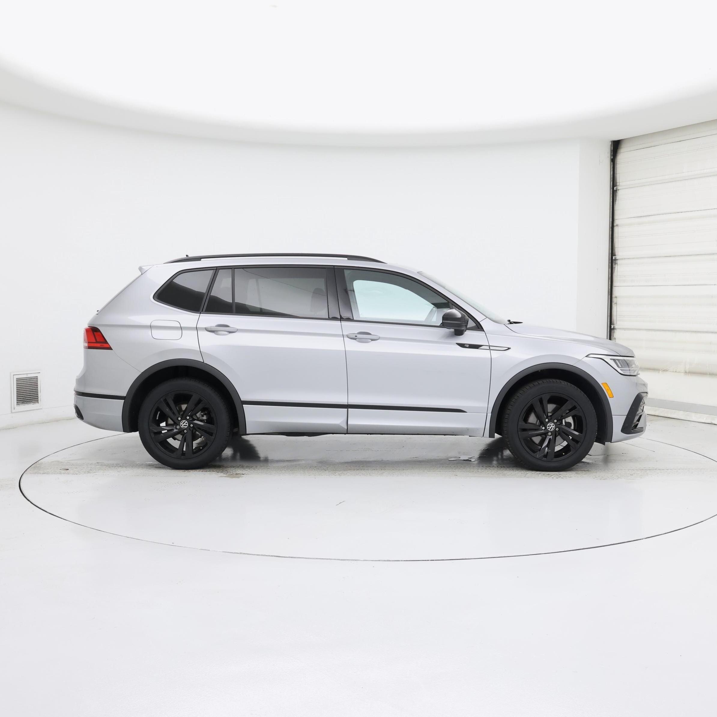 Thumbnail: 2023 Volkswagen Tiguan - 7