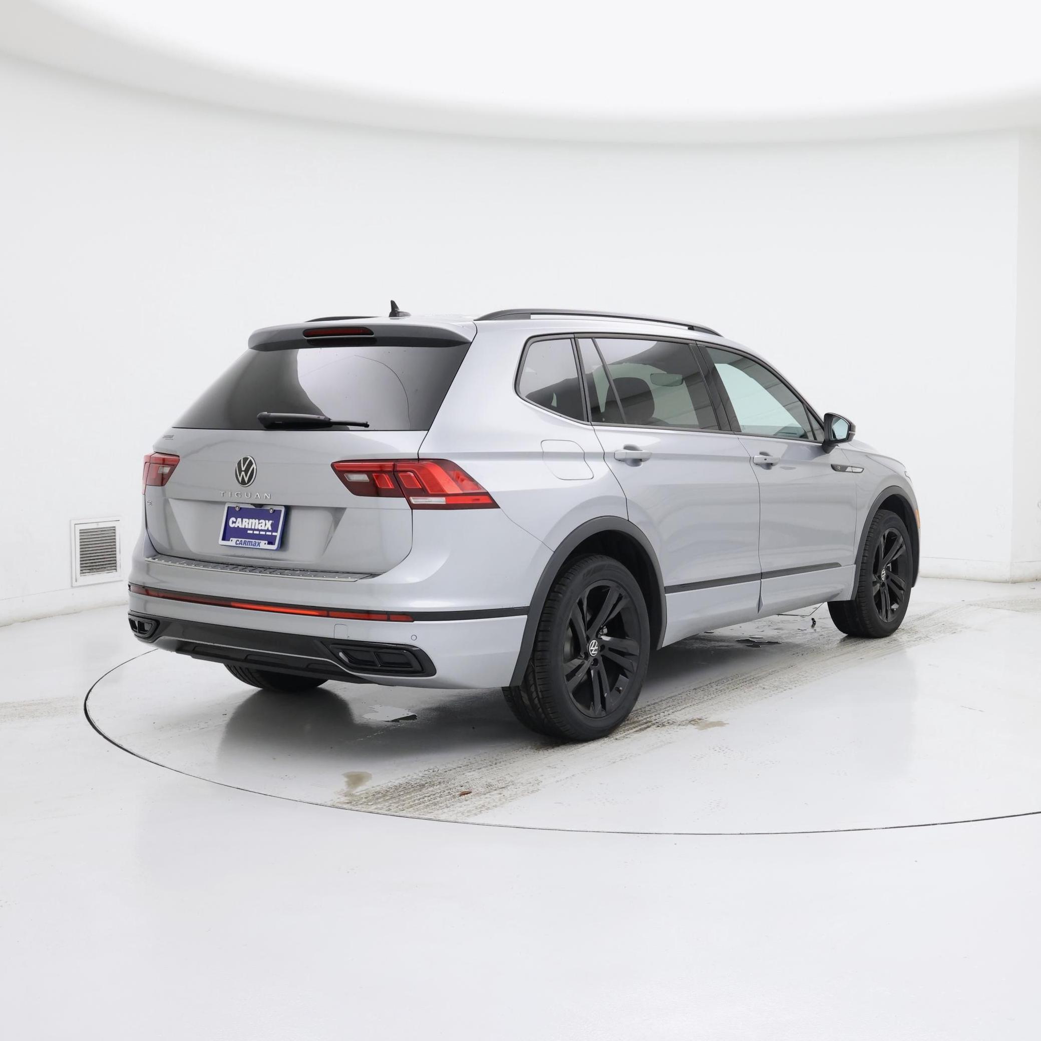 Thumbnail: 2023 Volkswagen Tiguan - 8