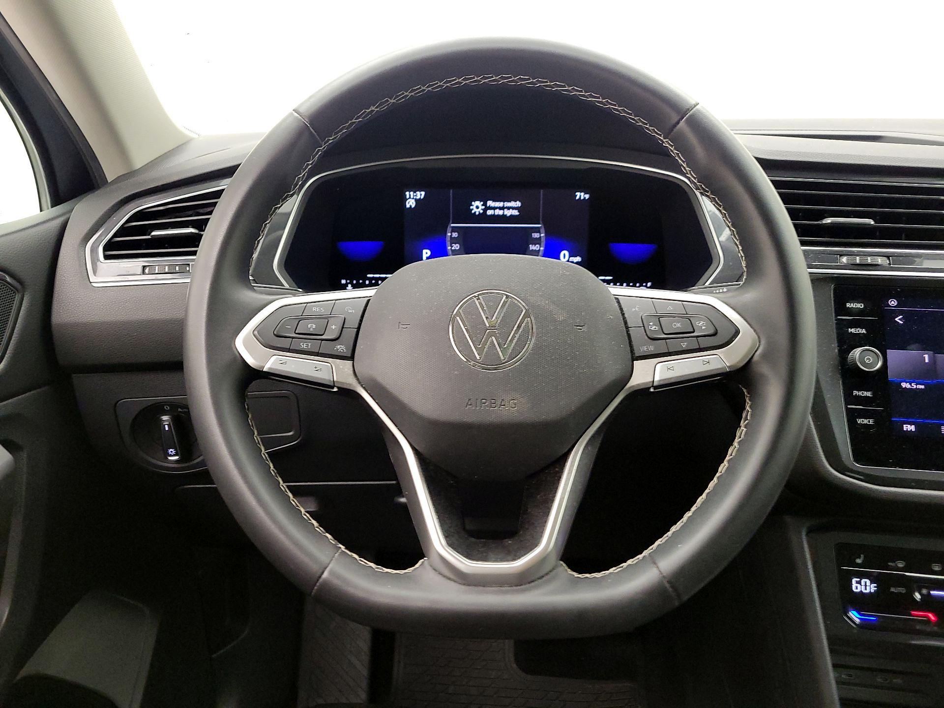 Thumbnail: 2022 Volkswagen Tiguan - 10