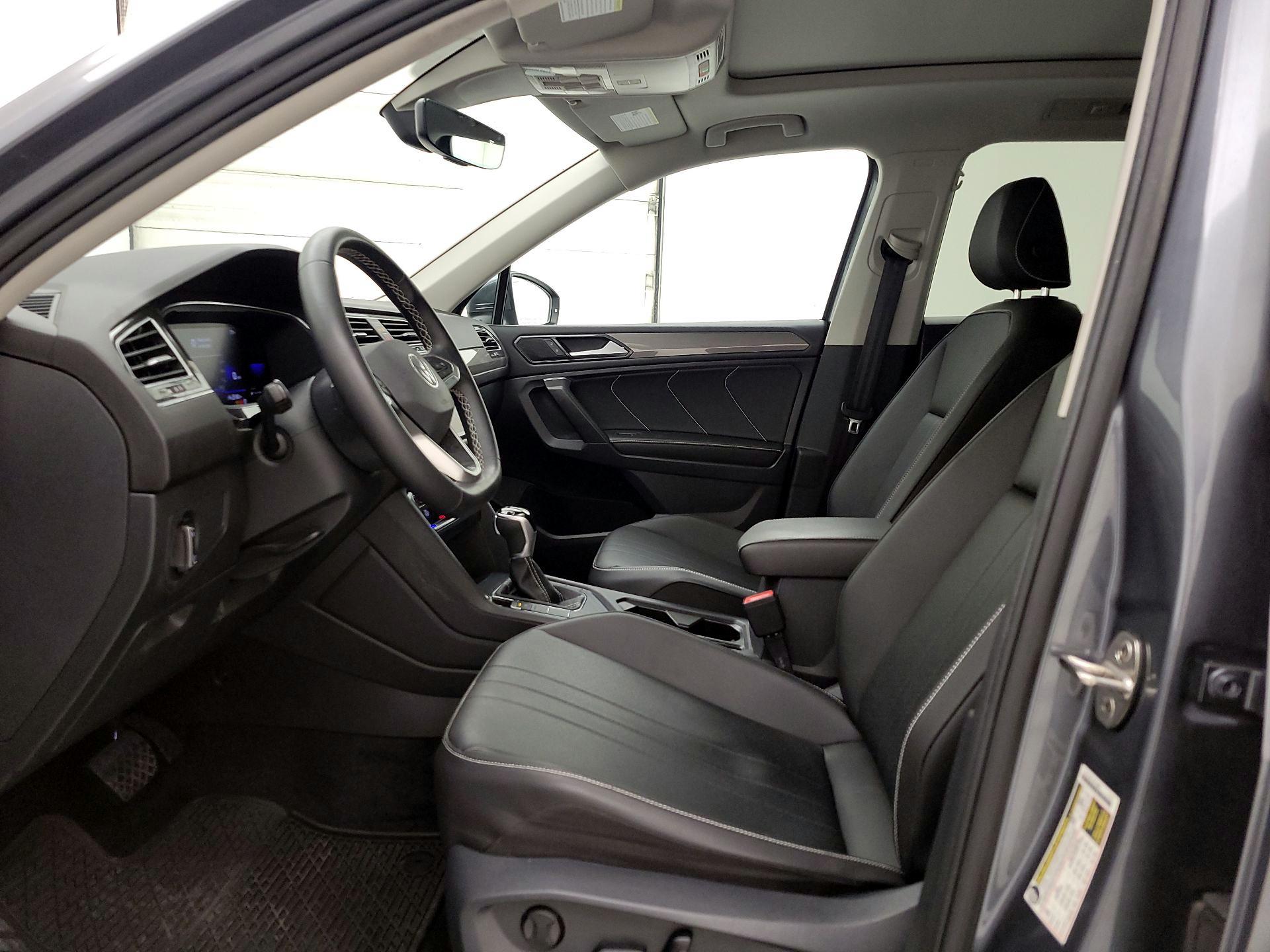 Thumbnail: 2022 Volkswagen Tiguan - 11