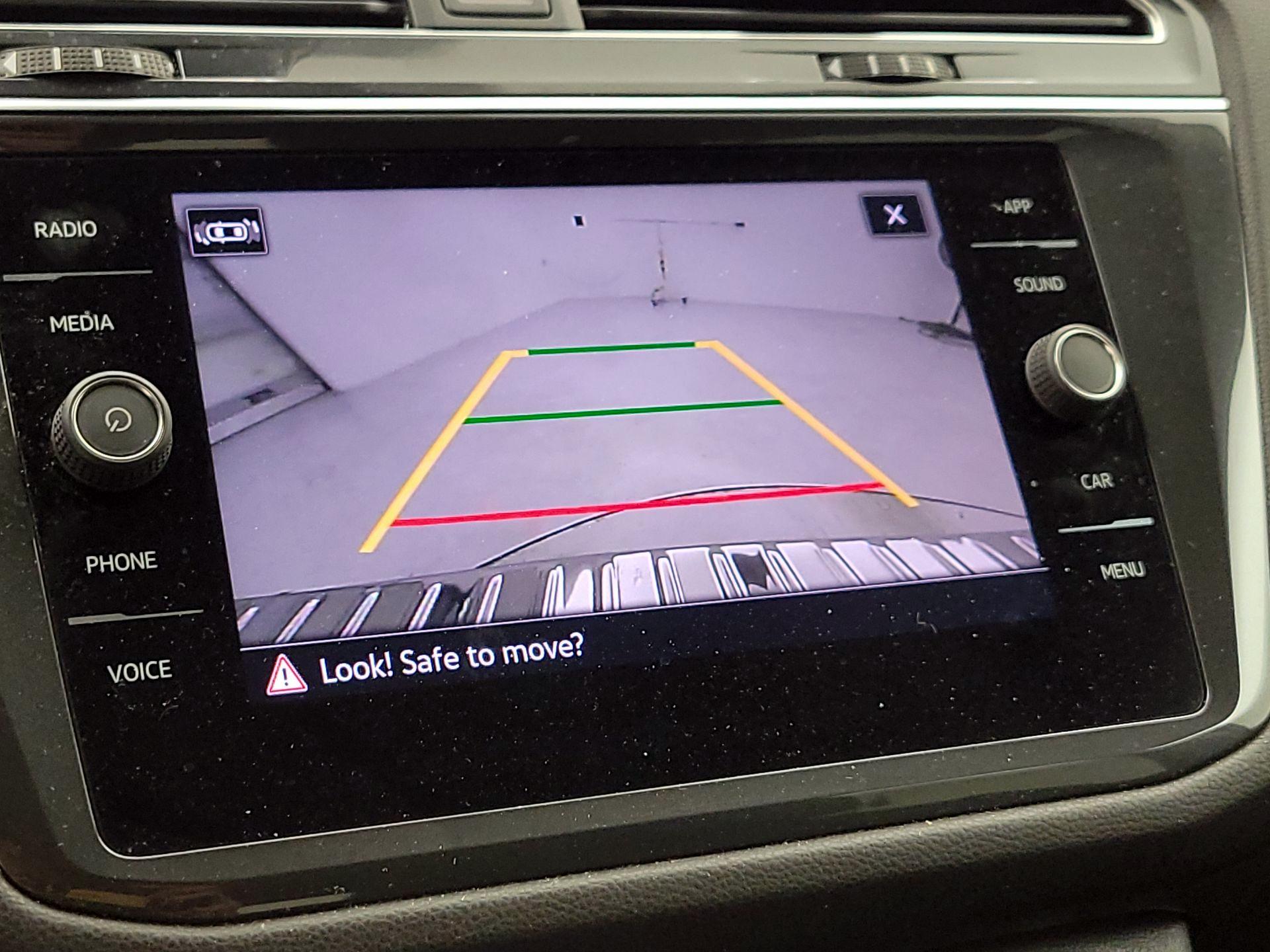 Thumbnail: 2022 Volkswagen Tiguan - 14