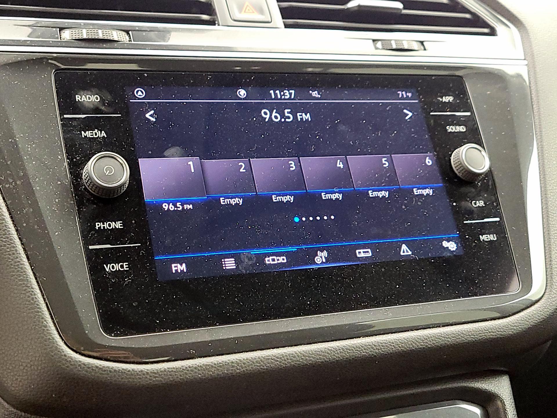 Thumbnail: 2022 Volkswagen Tiguan - 15